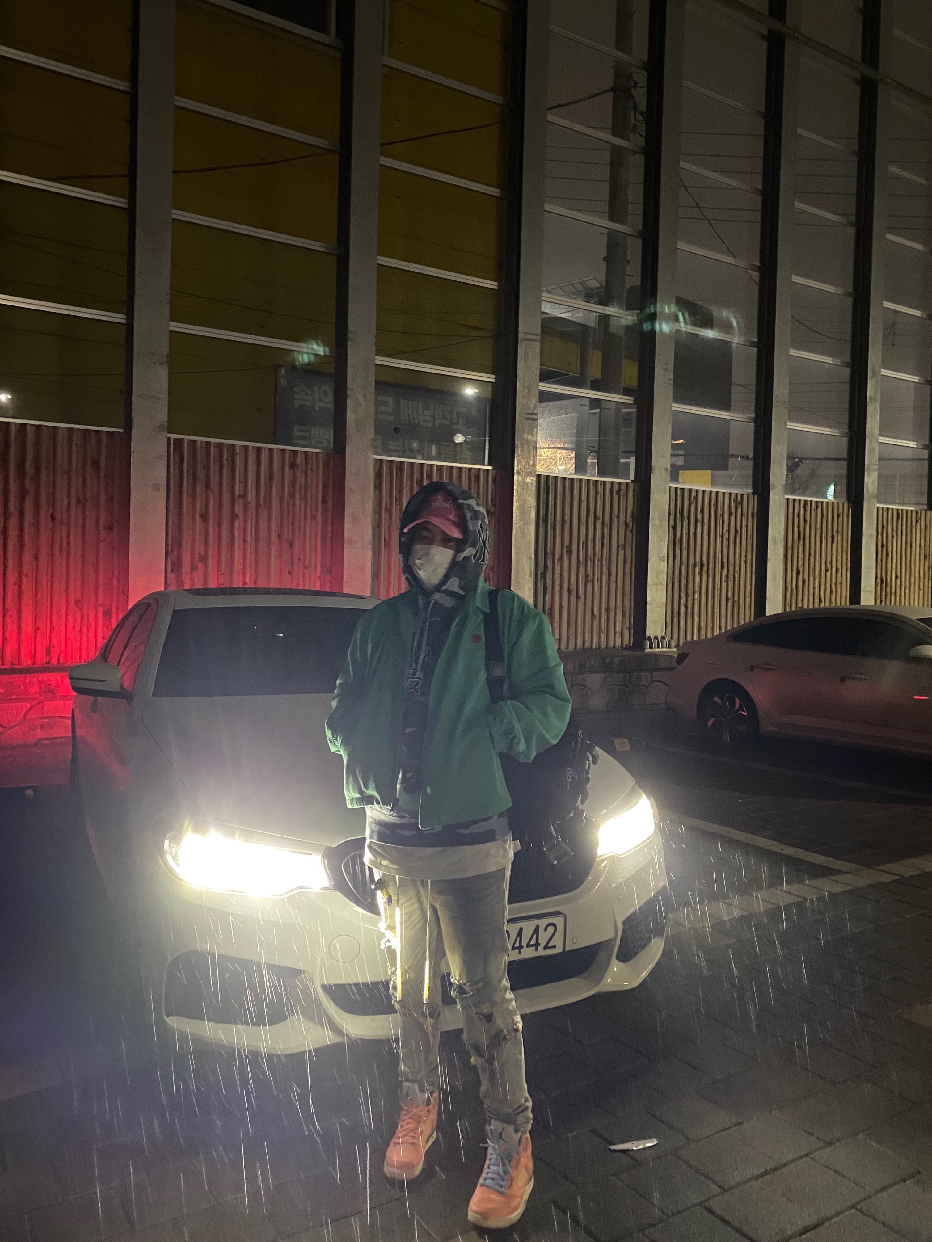 Jordan 5 x DJ Khaled Retro SP Crimsson Bliss, Supreme x New York Yankees Kanji Hooded Sweatshirt Blue Camo - 22FW 착용 스타일