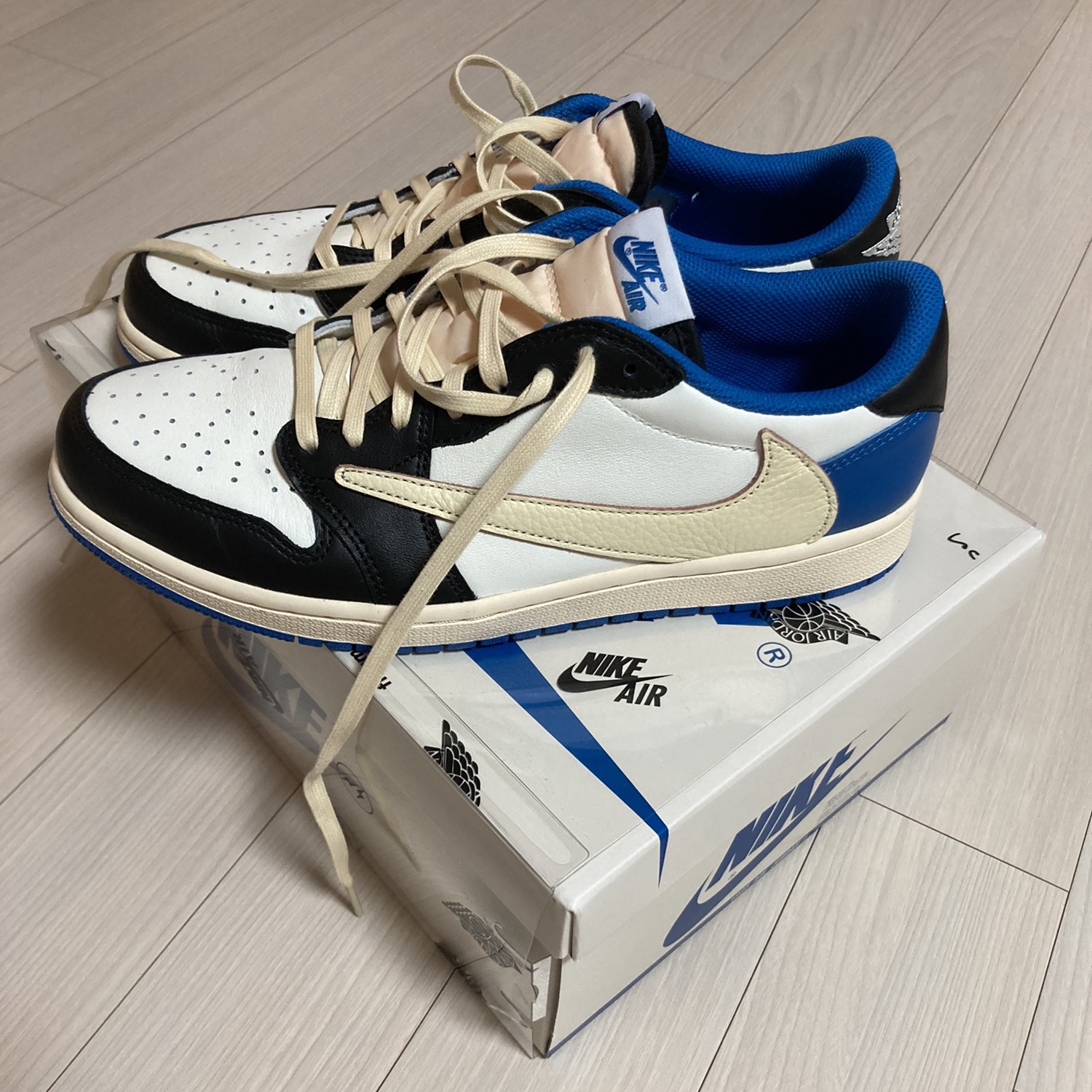 Jordan 1 x Travis Scott x Fragment Retro Low OG SP Military Blue 착용 스타일