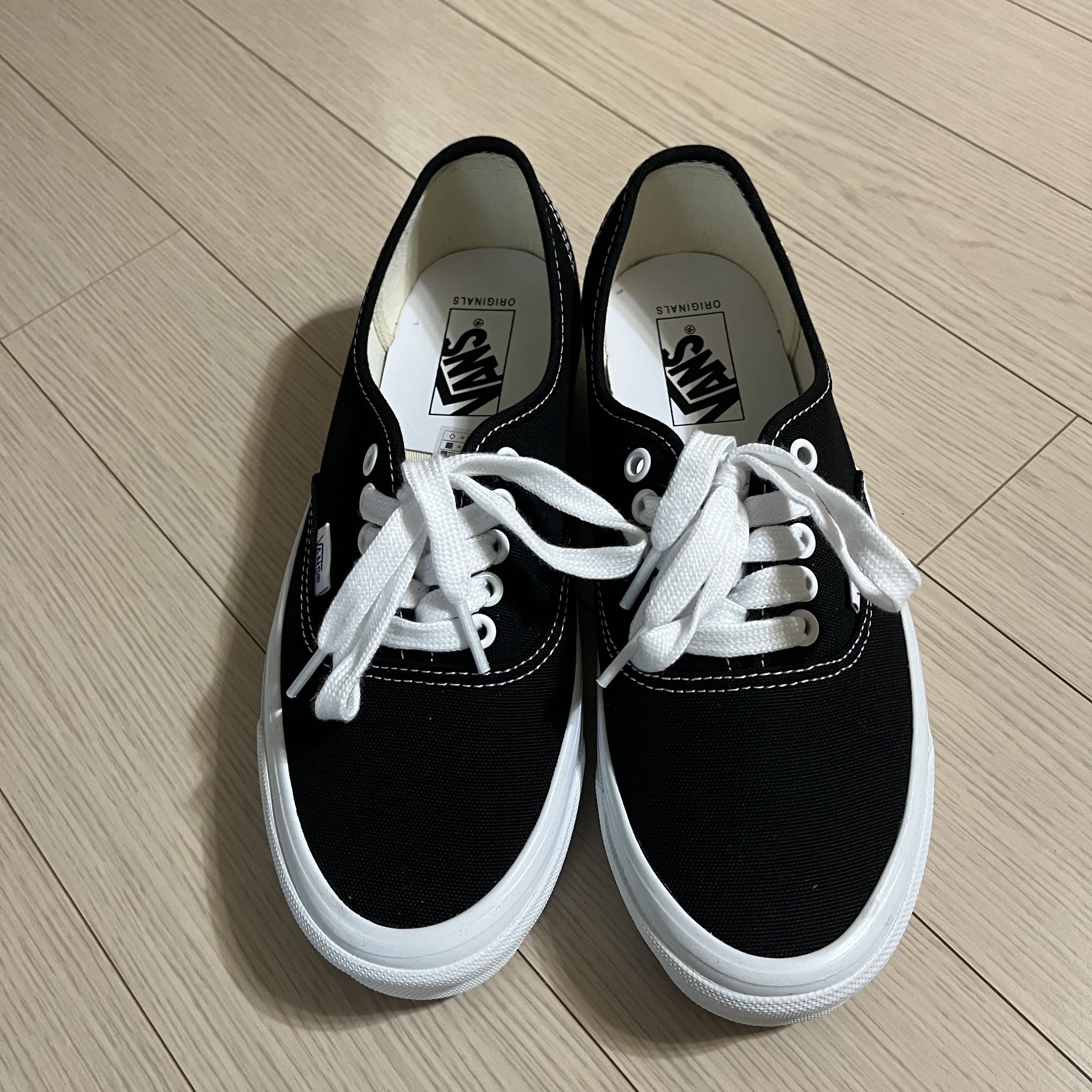 Vans Vault OG Authentic LX Black 착용 스타일 - 1