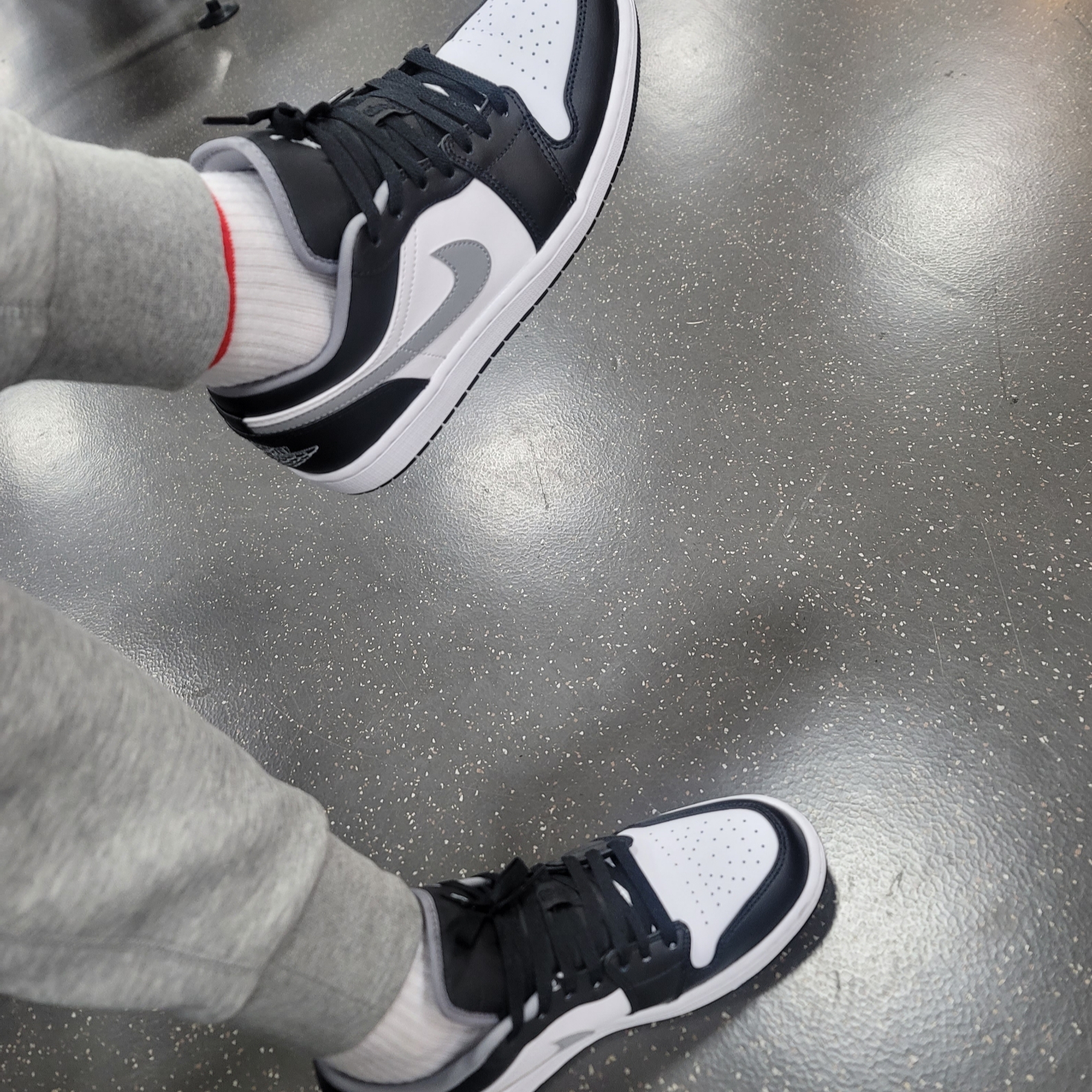 Jordan 1 Low Black Particle Grey 착용 스타일