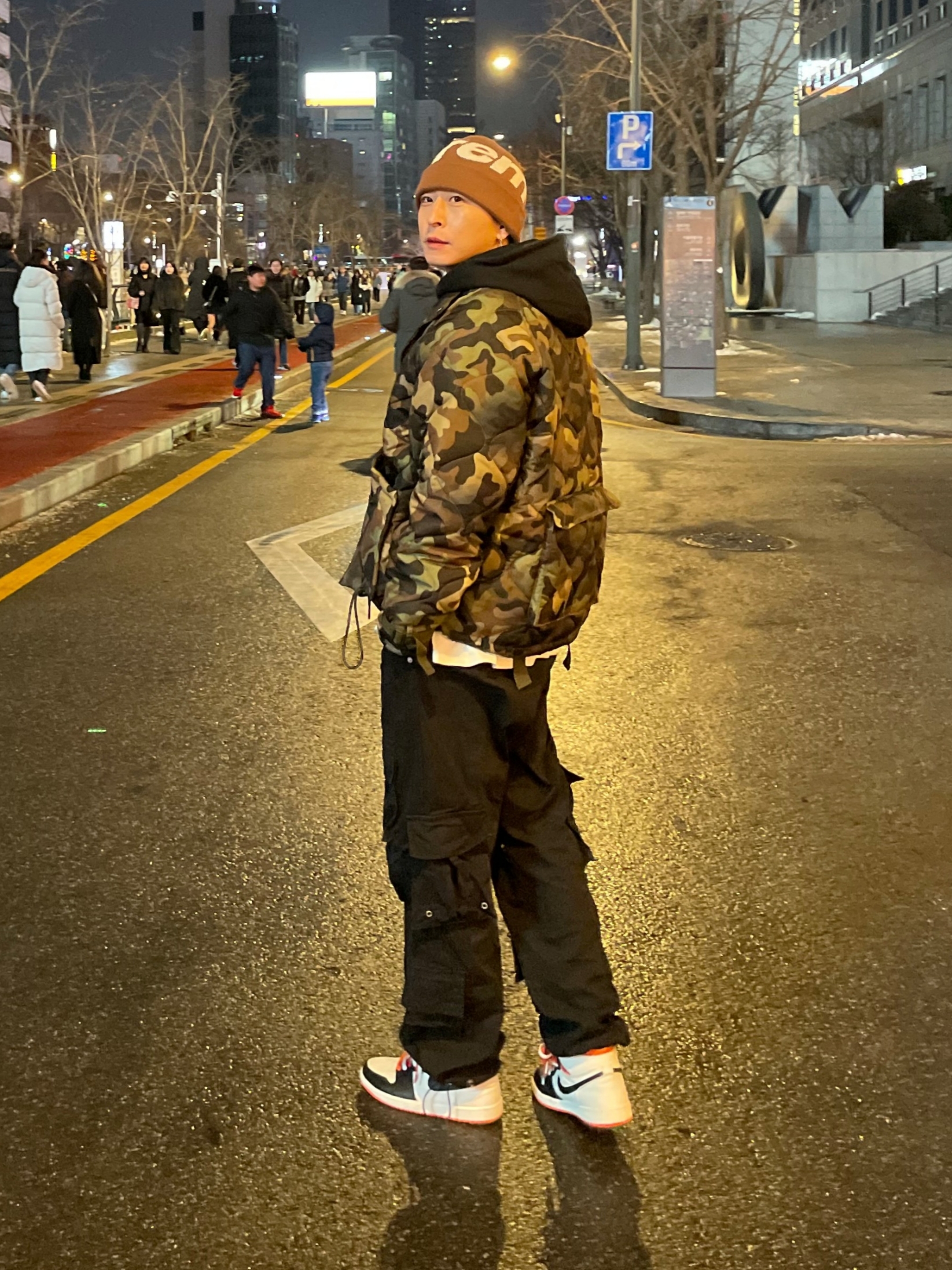 Supreme Big Logo Beanie Brown - 22FW, Jordan 1 Retro High OG Electro Orange 착용 스타일 - 1