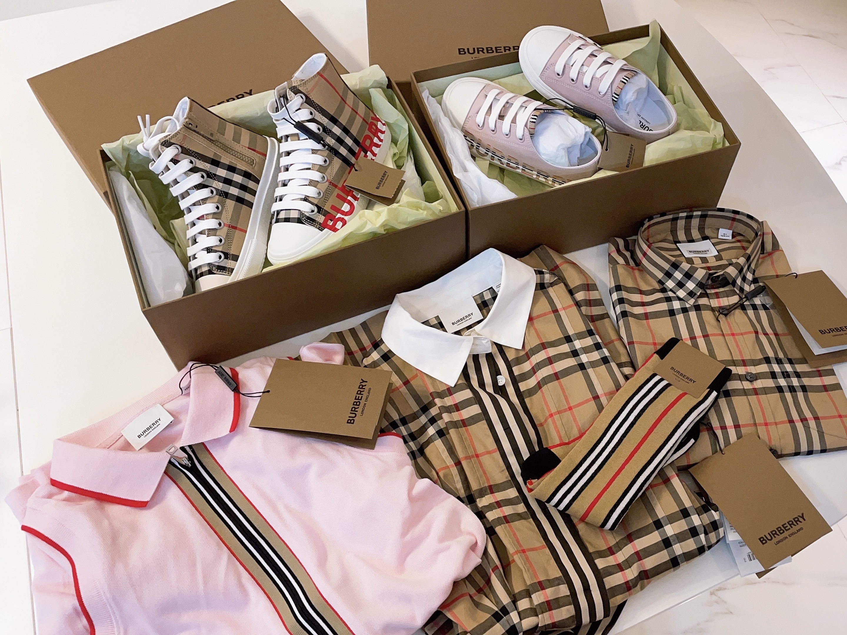 (Kids) Burberry Vintage Check Logo High-Top Sneakers Archive Beige, (Kids) Burberry Vintage Check Stretch Cotton Shirt Archive Beige 착용 스타일