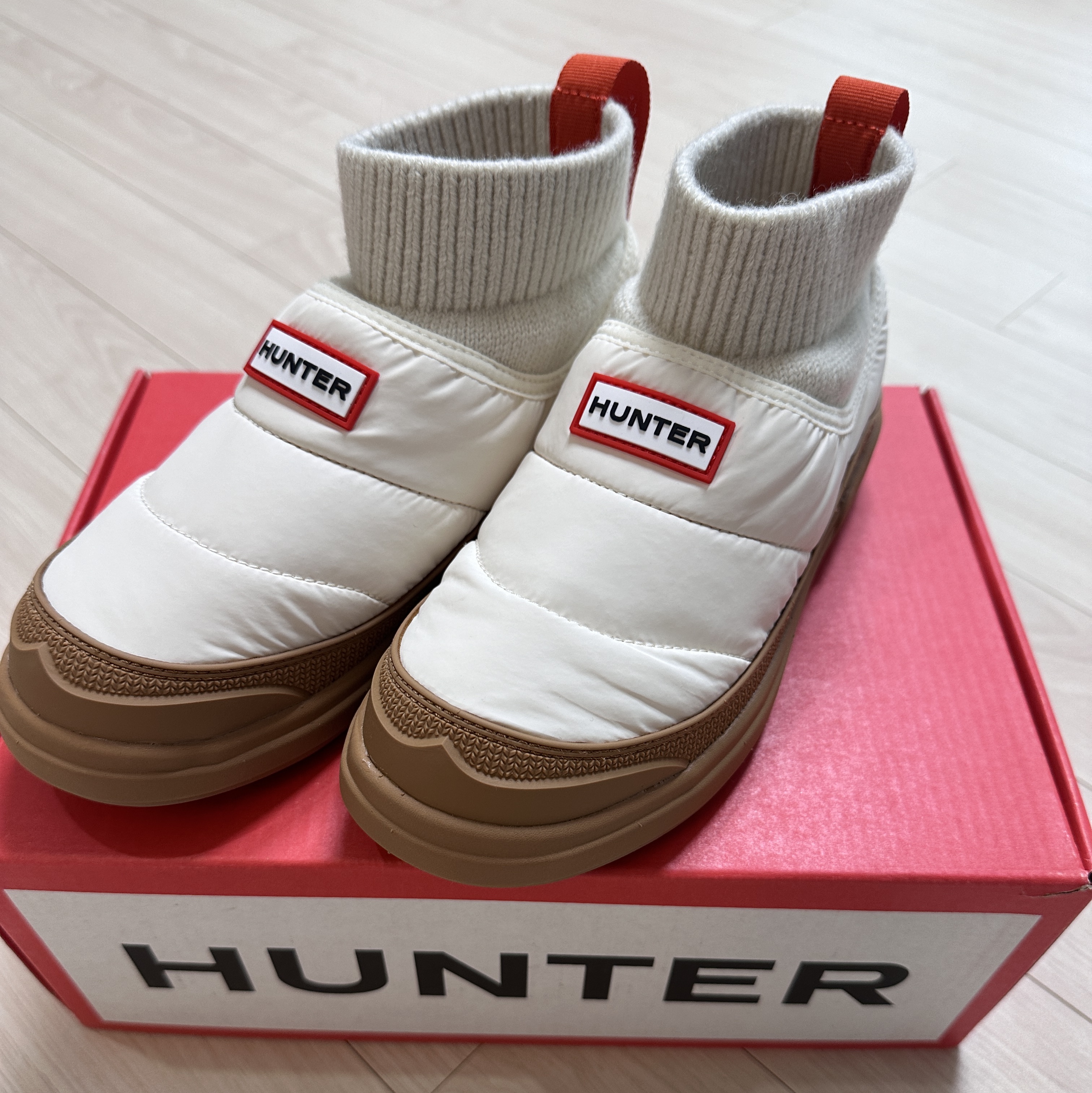 (W) Hunter In Out Puffer Knit Cuff Boots White Willow 착용 스타일