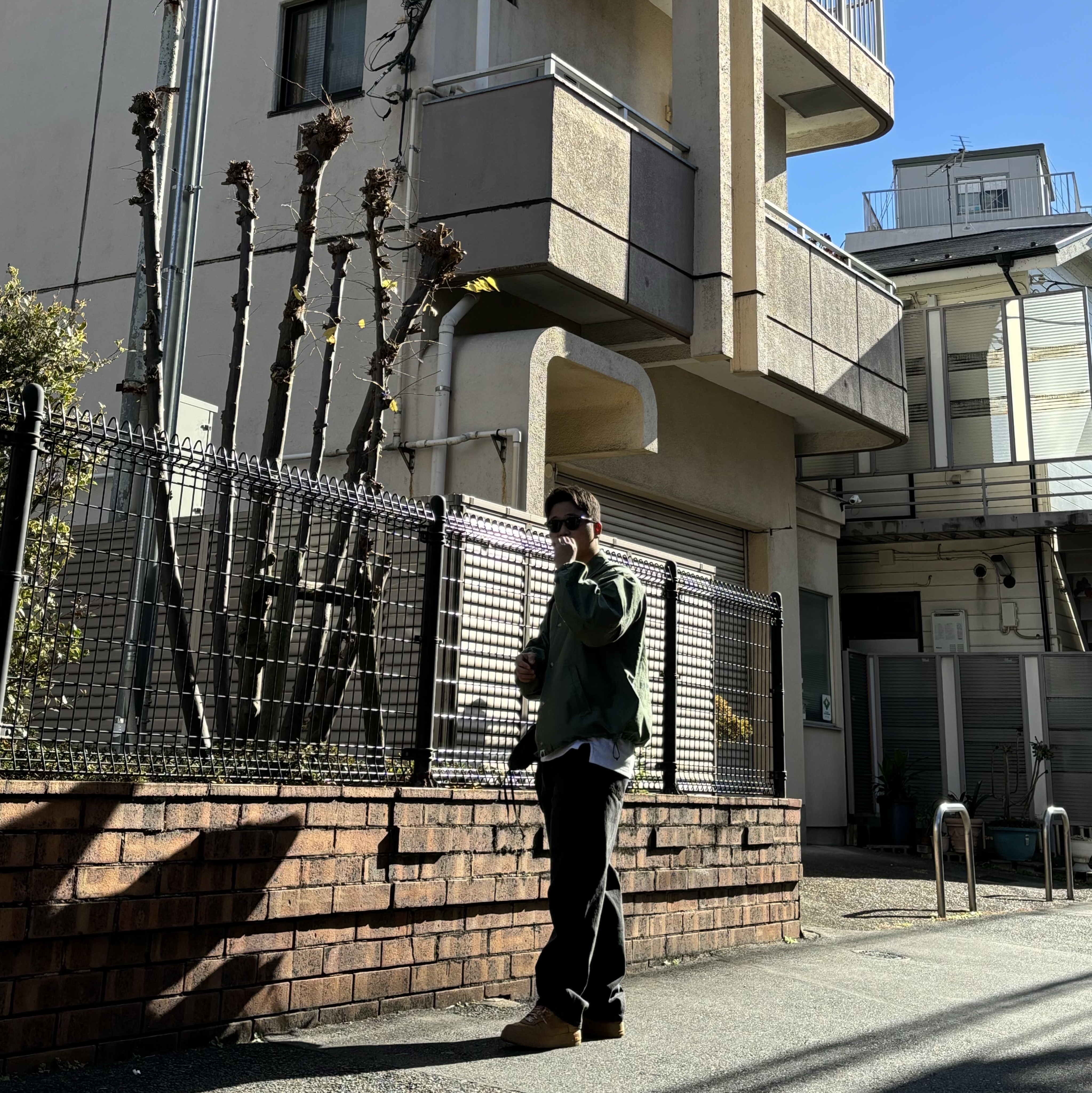 BAPE x Union Washed Coach Jacket Army Green, Nike x Supreme Air Force 1 Low Flax 착용 스타일 - 5