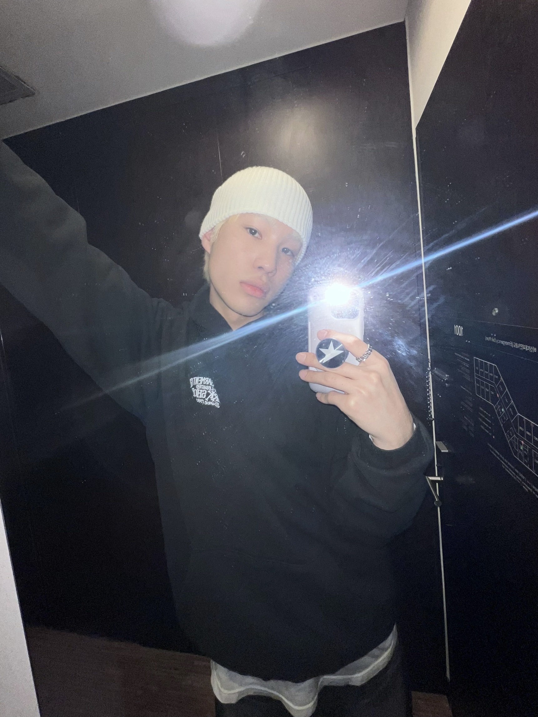 Stussy x Our Legacy Work Shop Surfman Pigment Dyed Hoodie Black 착용 스타일 - 4
