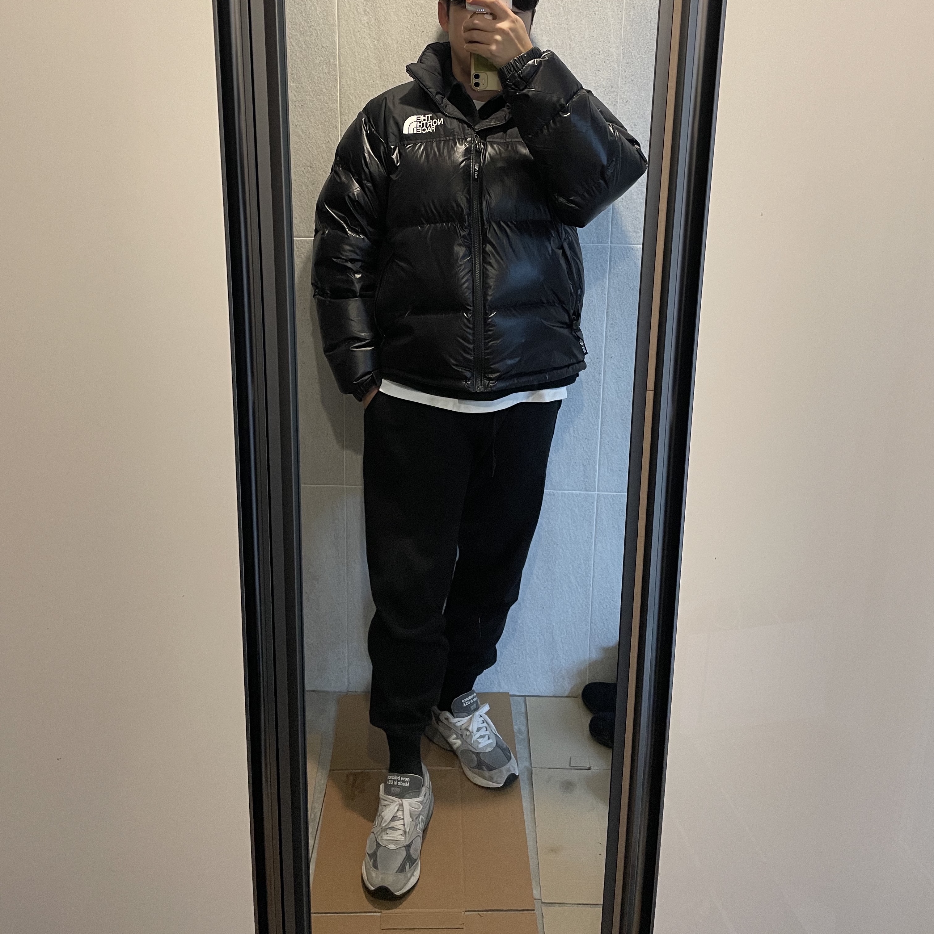 The North Face 1996 Eco Nuptse Jacket Real Black, New Balance 993 Made in USA Grey - D Standard 착용 스타일