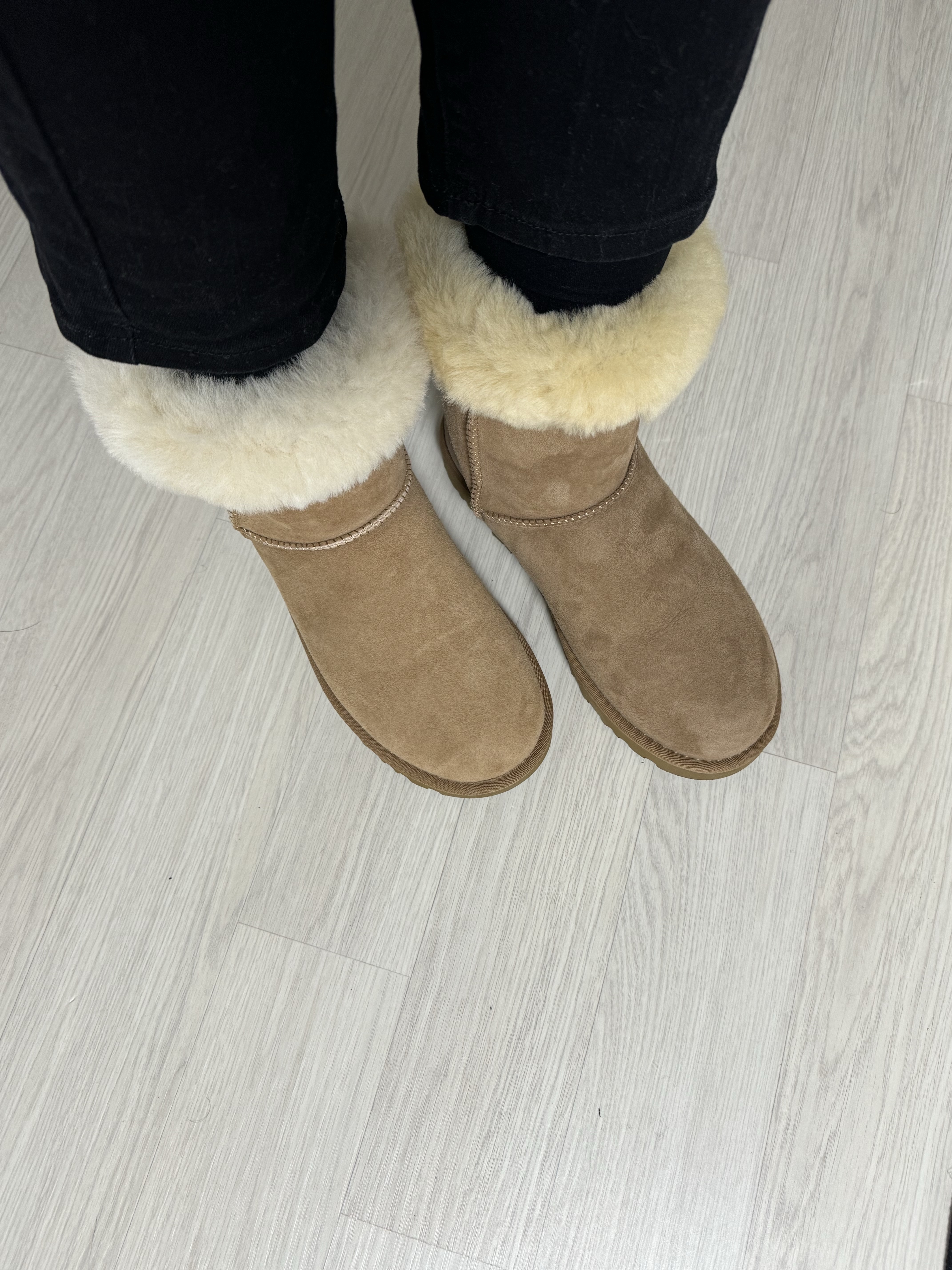 (W) UGG Classic Short II Boots Chestnut 착용 스타일 - 5
