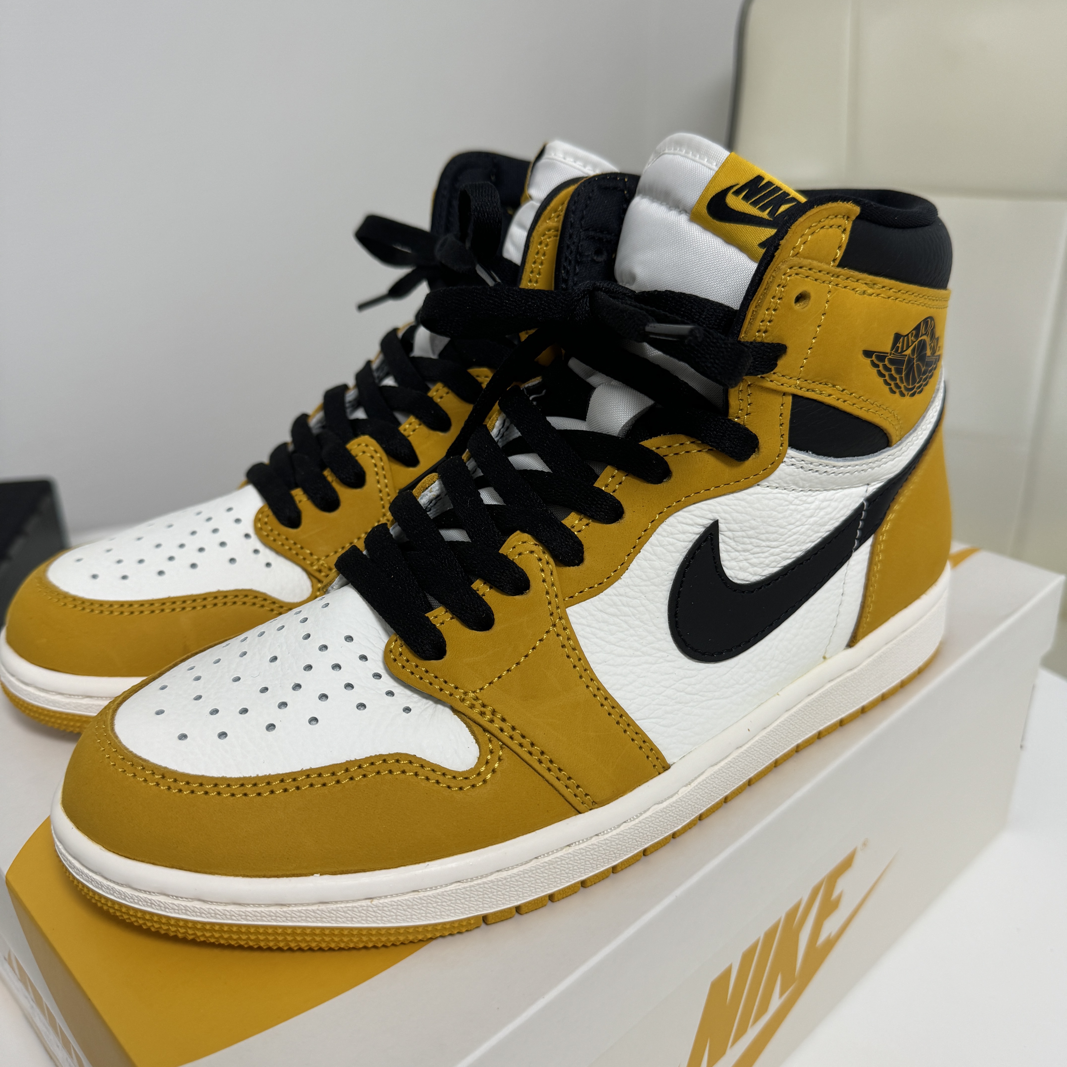 Jordan 1 Retro High OG Yellow Ochre 착용 스타일
