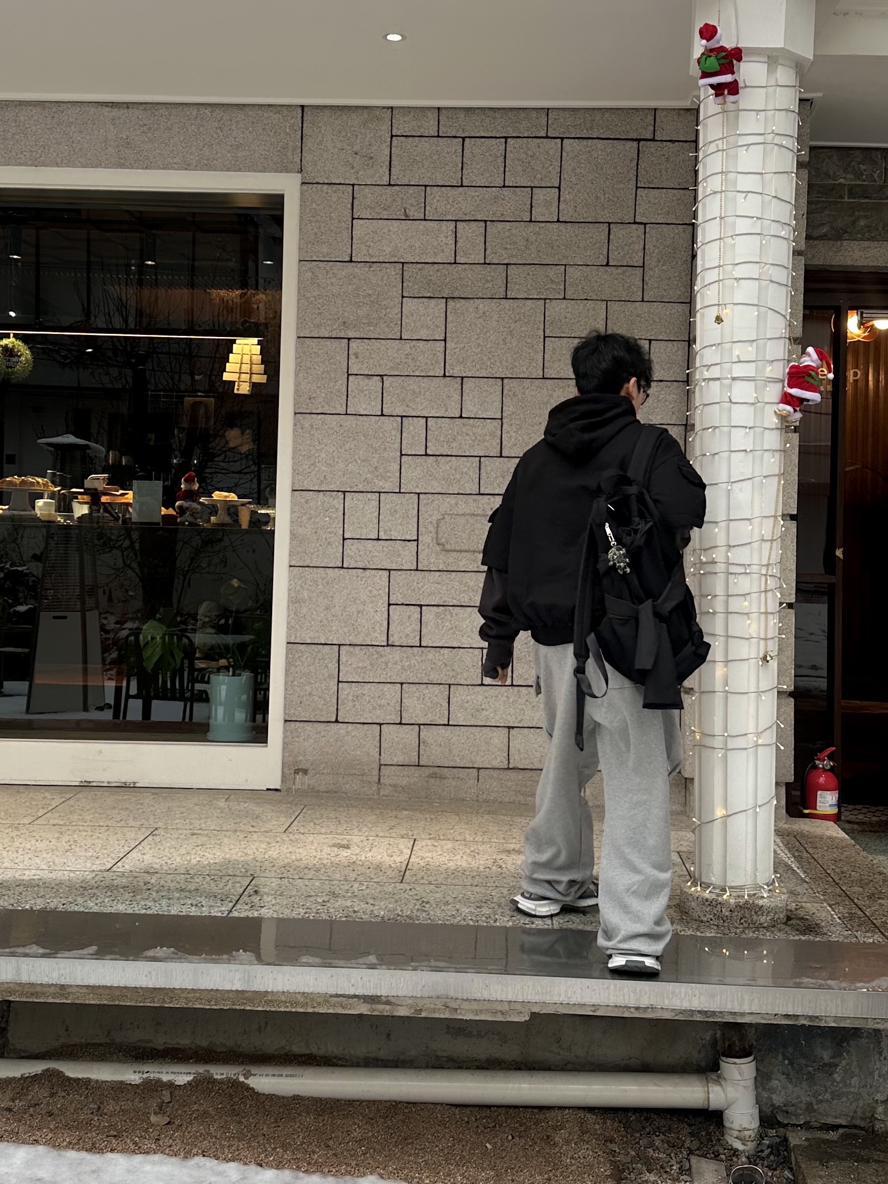 Balenciaga 3XL Sneakers Grey White Red 착용 스타일 - 5
