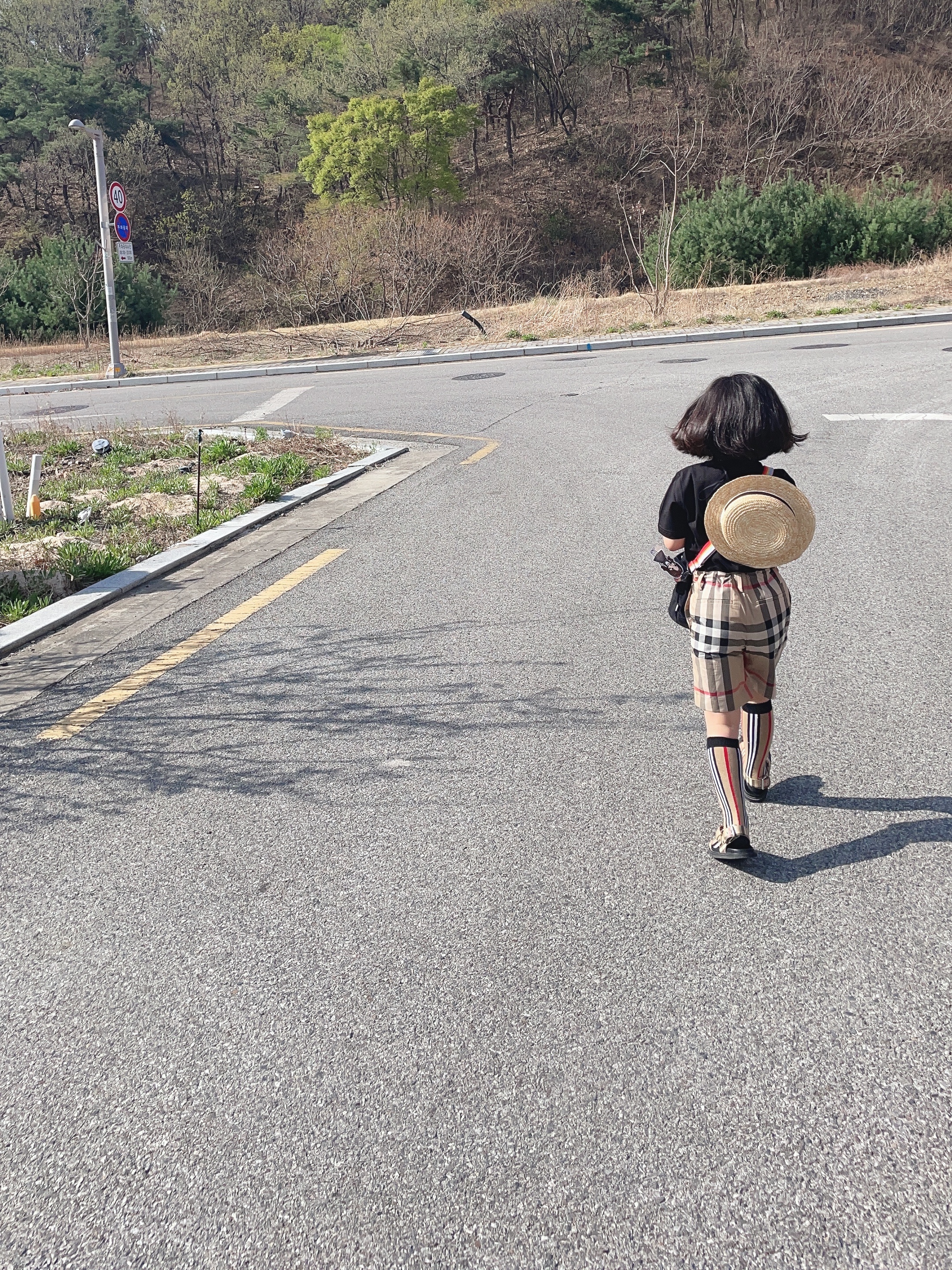(Kids) Burberry Check Stretch Cotton Tailored Shorts Archive Beige 착용 스타일