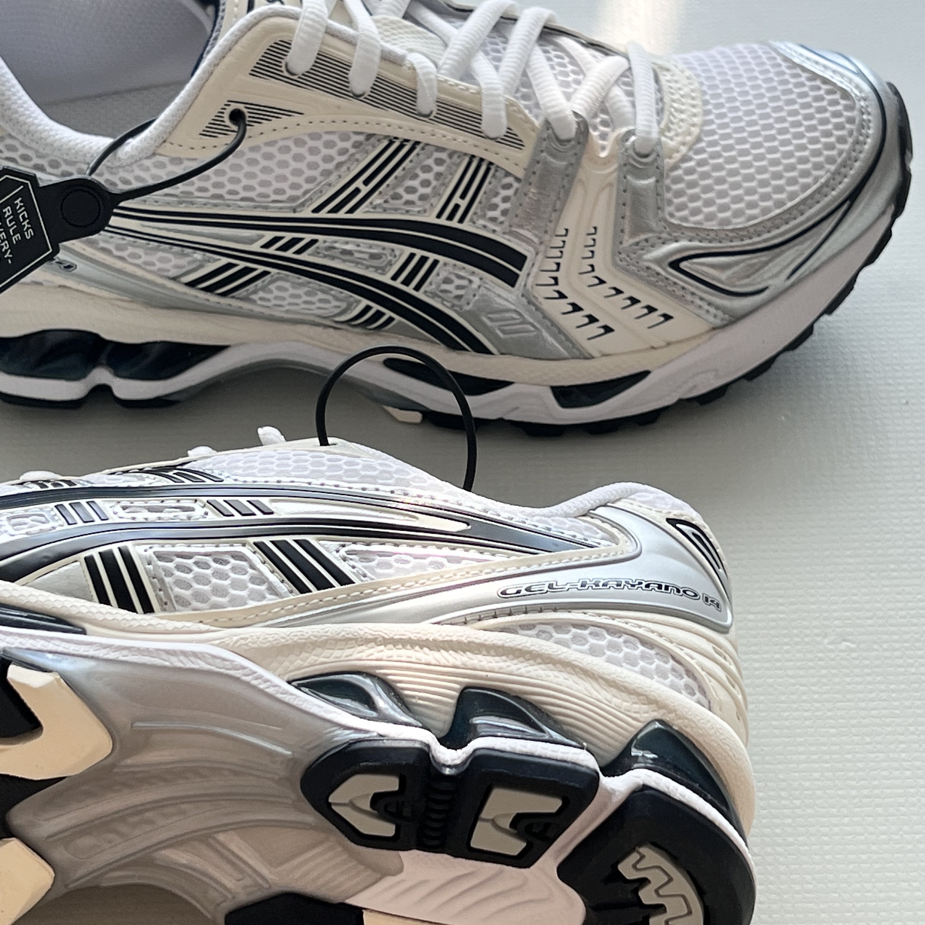 (W) Asics Gel-Kayano 14 White Midnight 착용 스타일 - 2