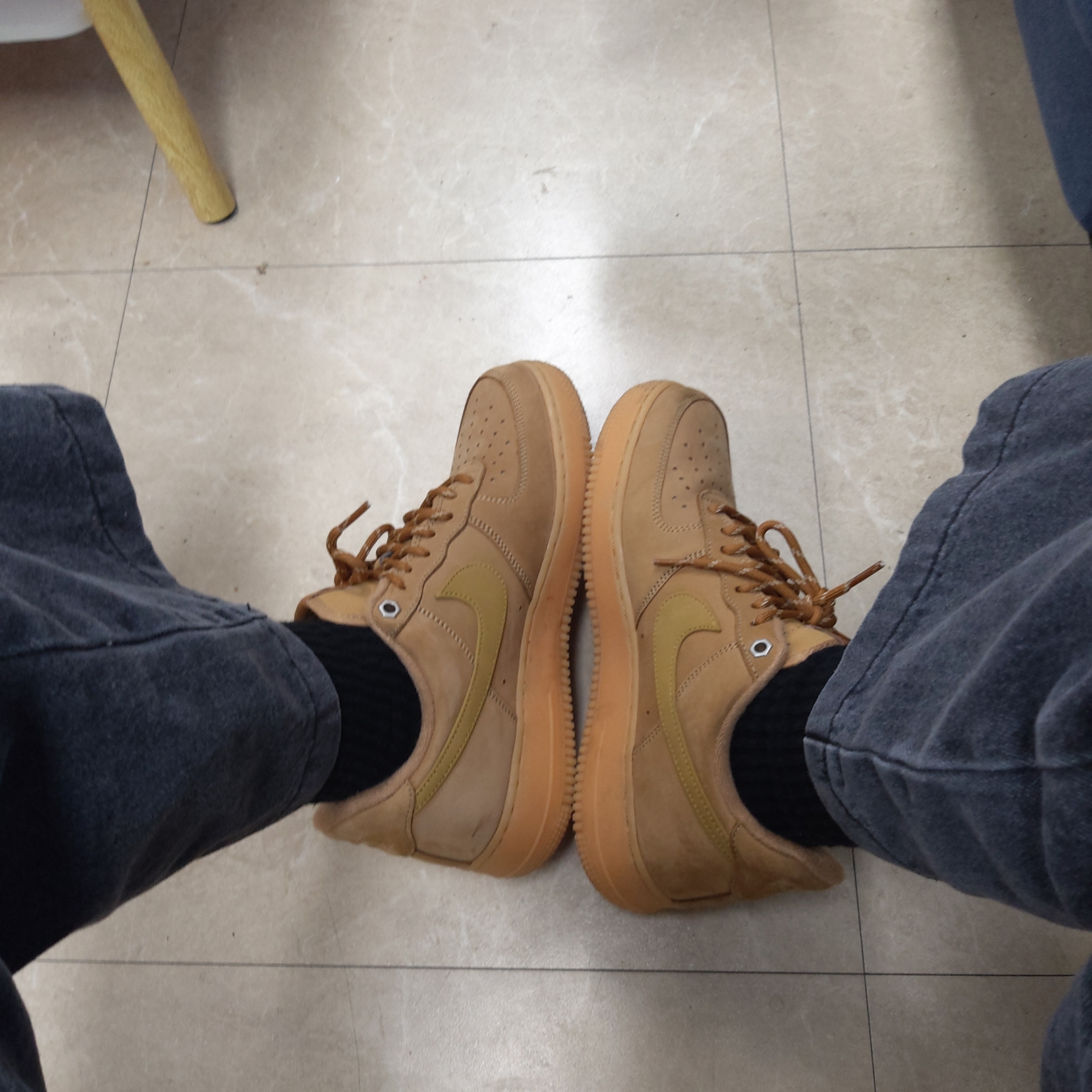 Nike Air Force 1 '07 WB Flax 착용 스타일