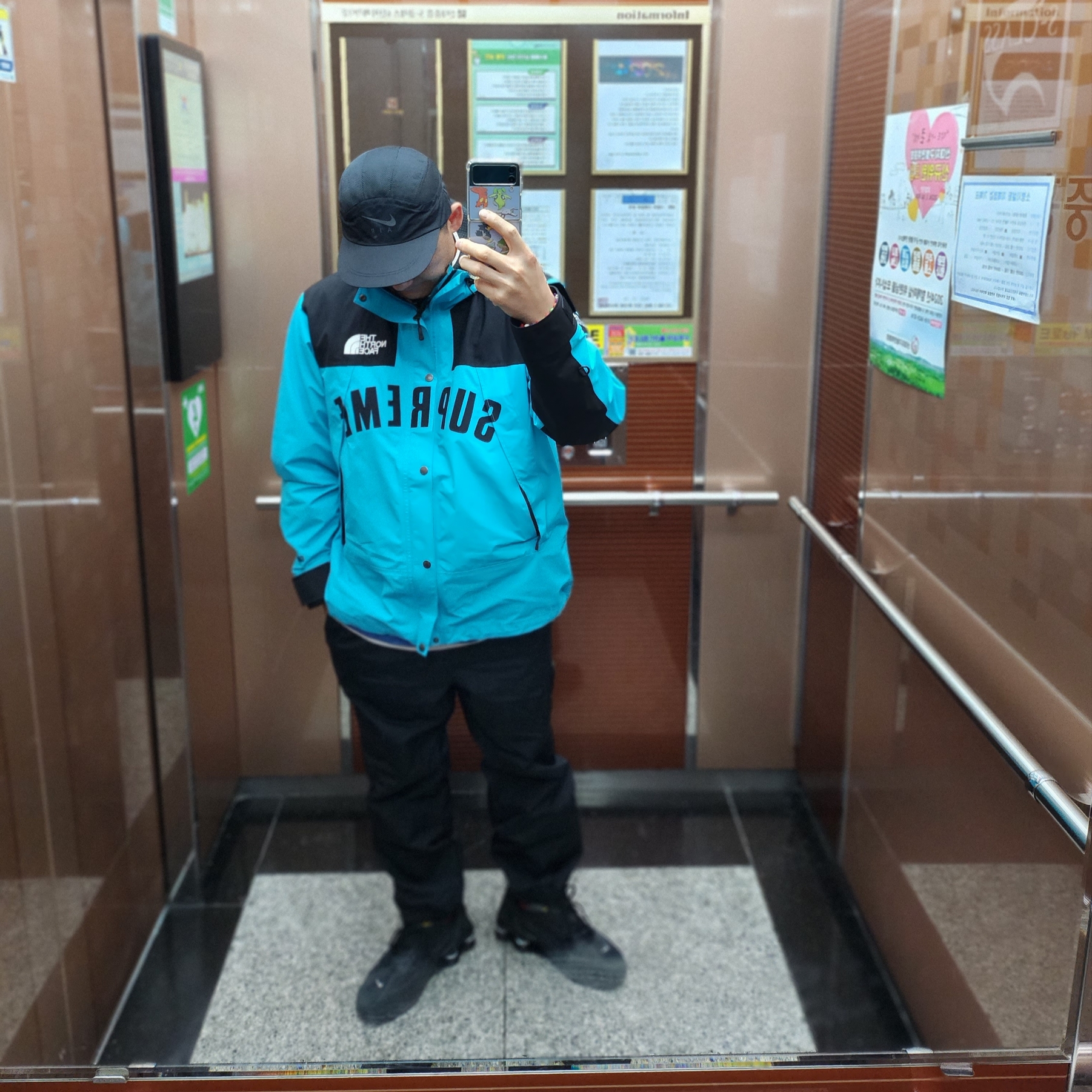 Supreme x The North Face Arc Logo Mountain Parka Teal - 19SS, Nike x Supreme Shox Ride 2 SP Black 착용 스타일