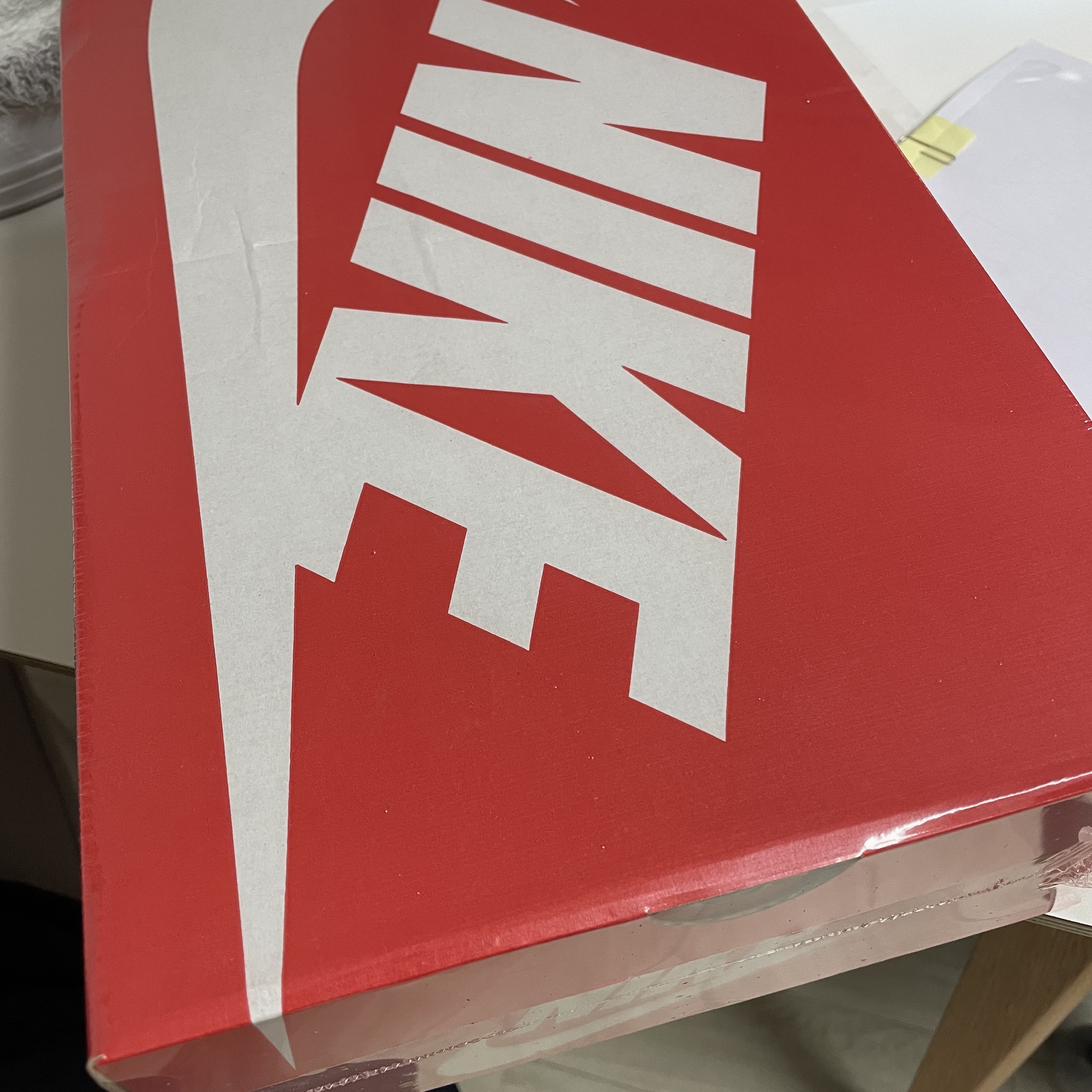 (W) Nike Zoom Vomero 5 Cobblestone and Flat Pewter 착용 스타일 - 1