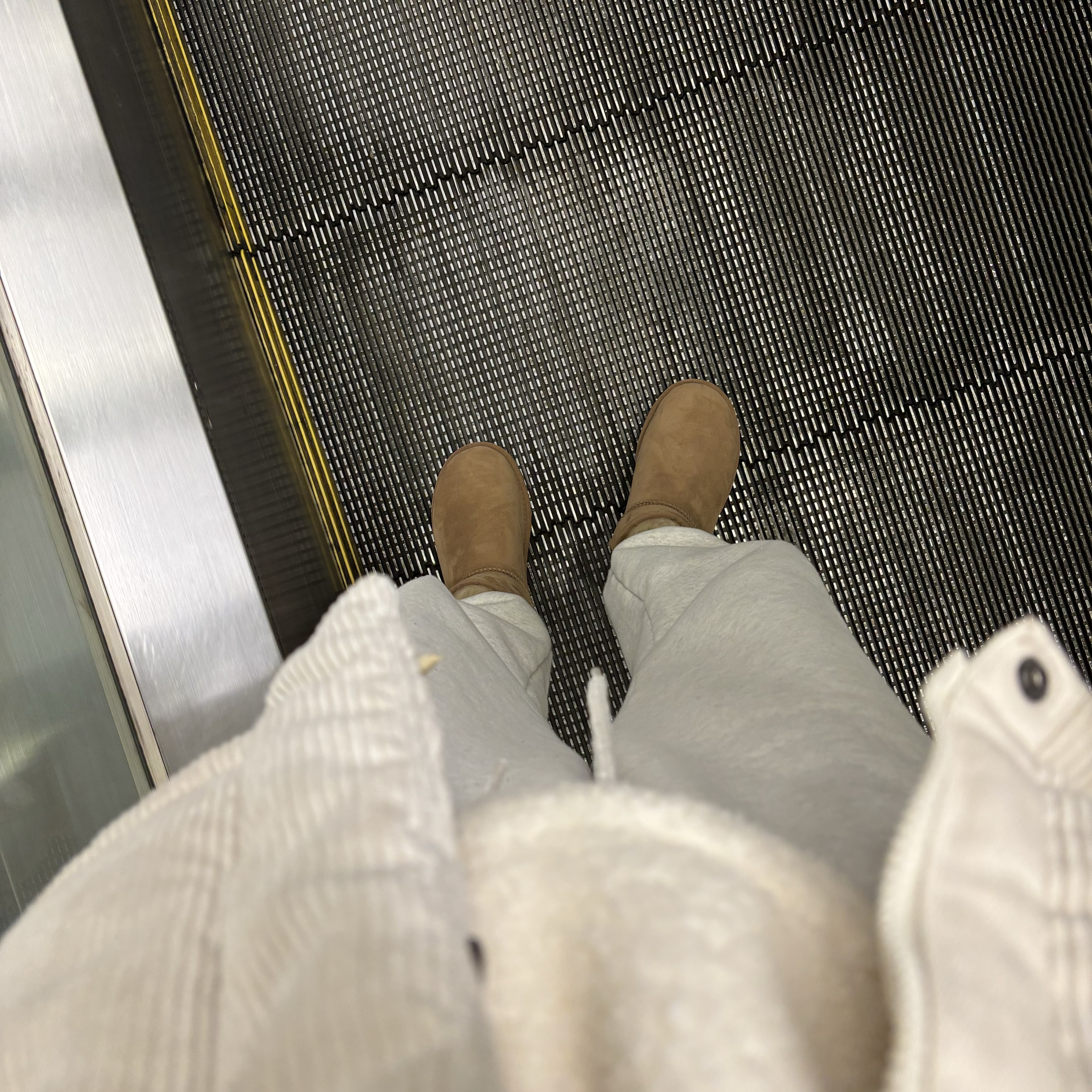(W) UGG Classic Mini II Boots Chestnut 착용 스타일