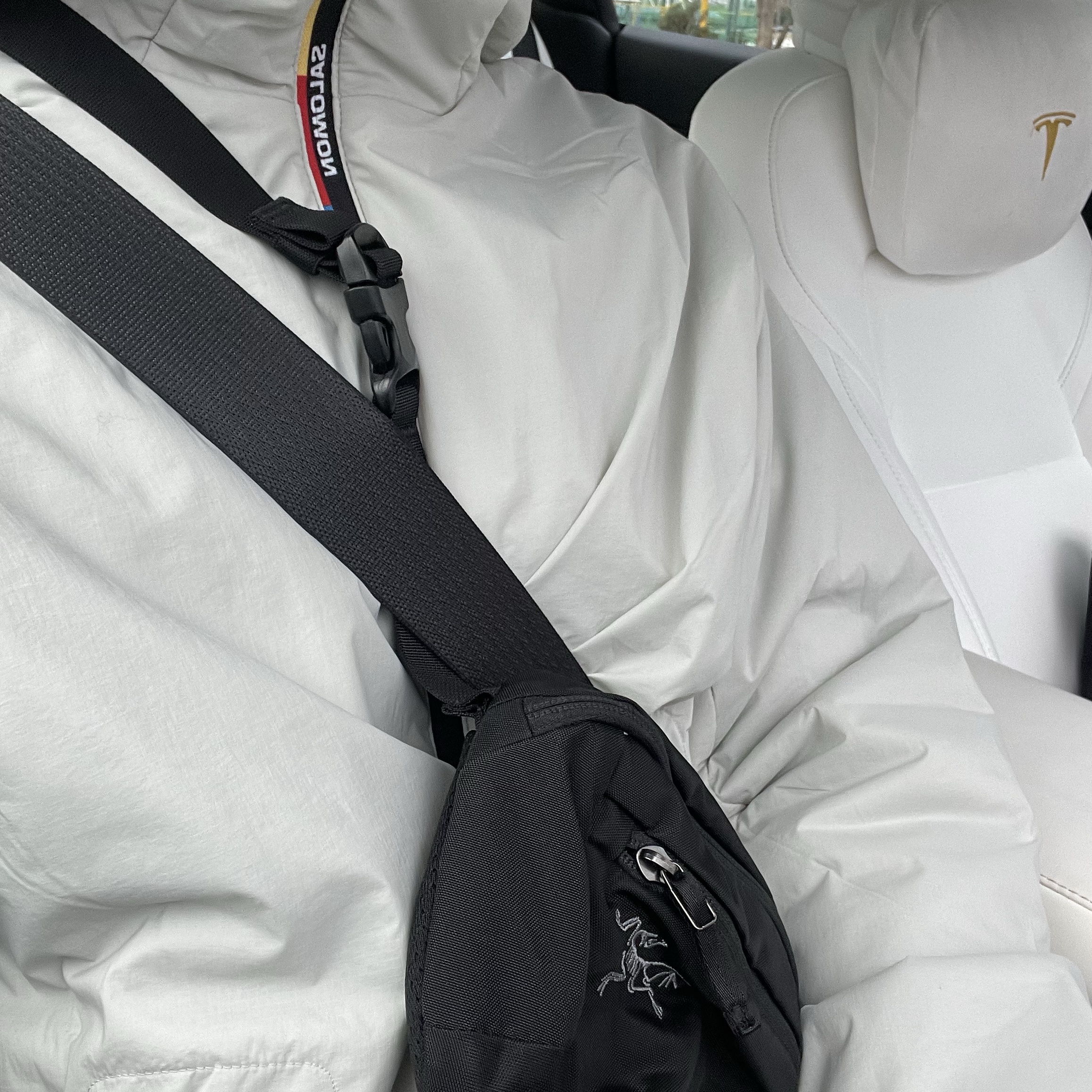 Salomon Modisay Jacket Light Grey 착용 스타일