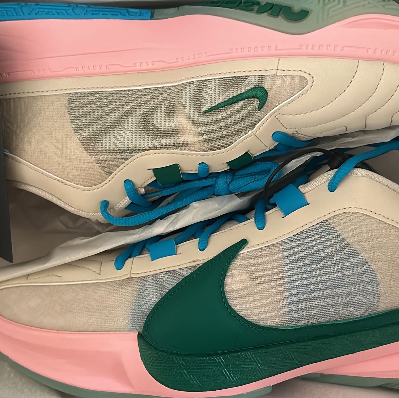 Nike Zoom Freak 5 EP Beige Green 착용 스타일