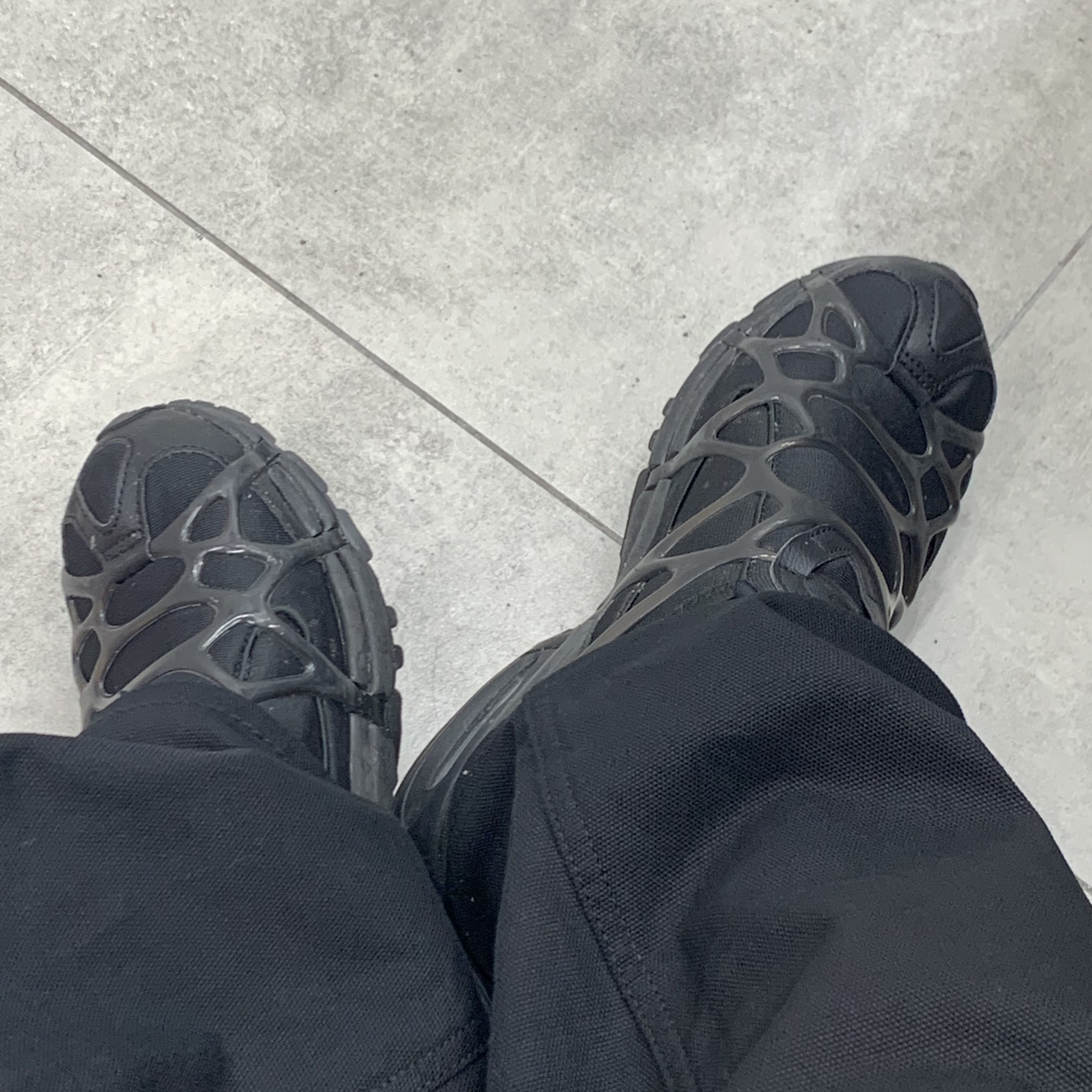 Nike Air Kukini Triple Black 착용 스타일 - 1