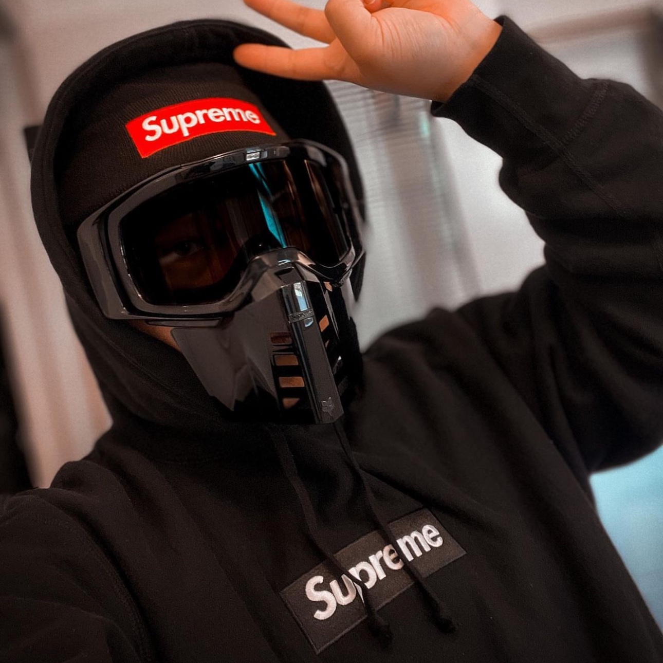 Supreme Box Logo Hooded Sweatshirt Black - 23FW, Supreme Box Logo Hooded Sweatshirt Blue - 23FW 착용 스타일 - 1