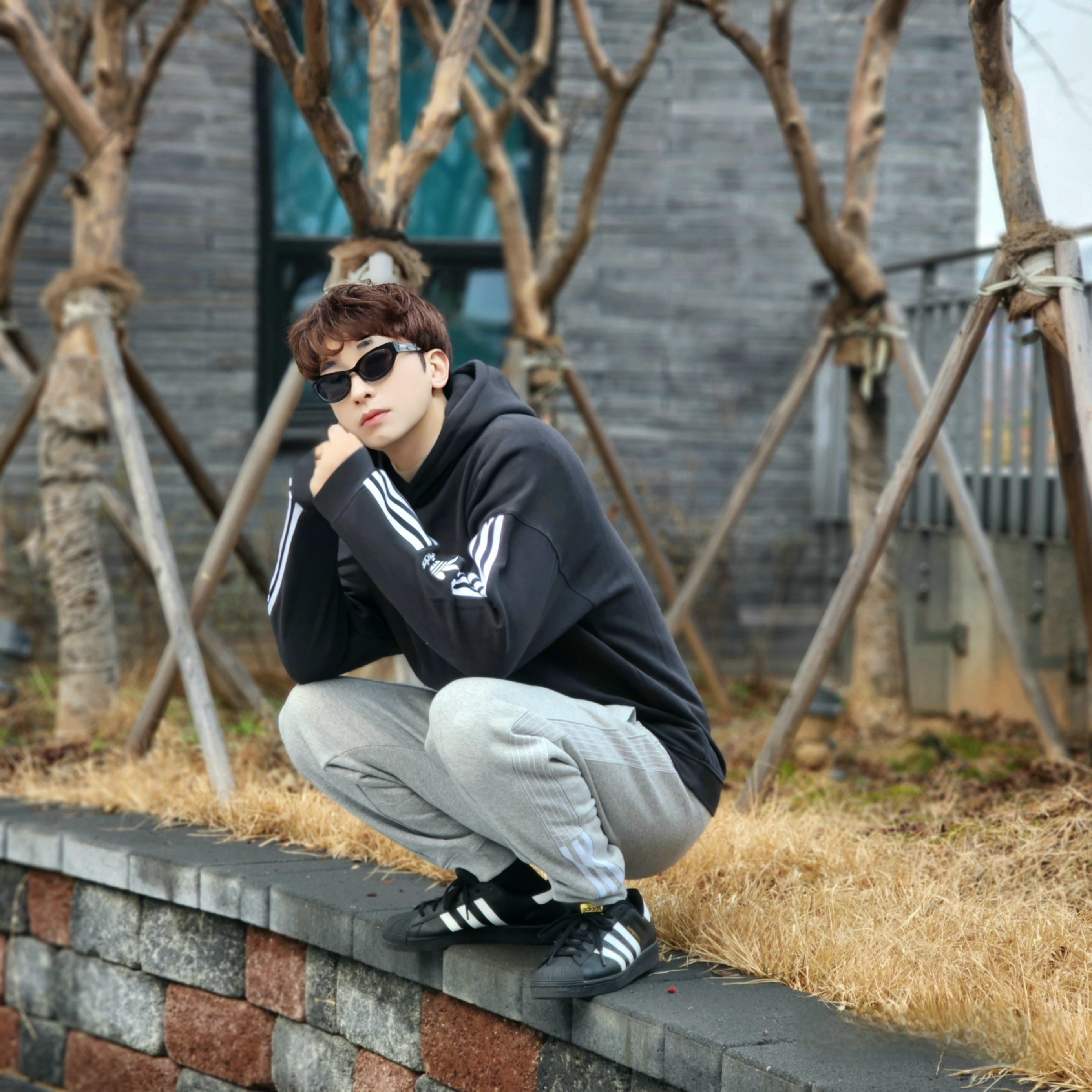 Adidas Superstar Core Black White 착용 스타일 - 6