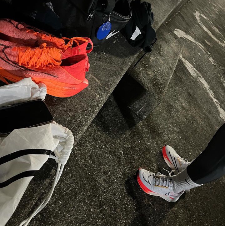 Nike ZoomX Streakfly White Bright Crimson, Nike Air Zoom Alphafly Next% 2 Total Orange 착용 스타일