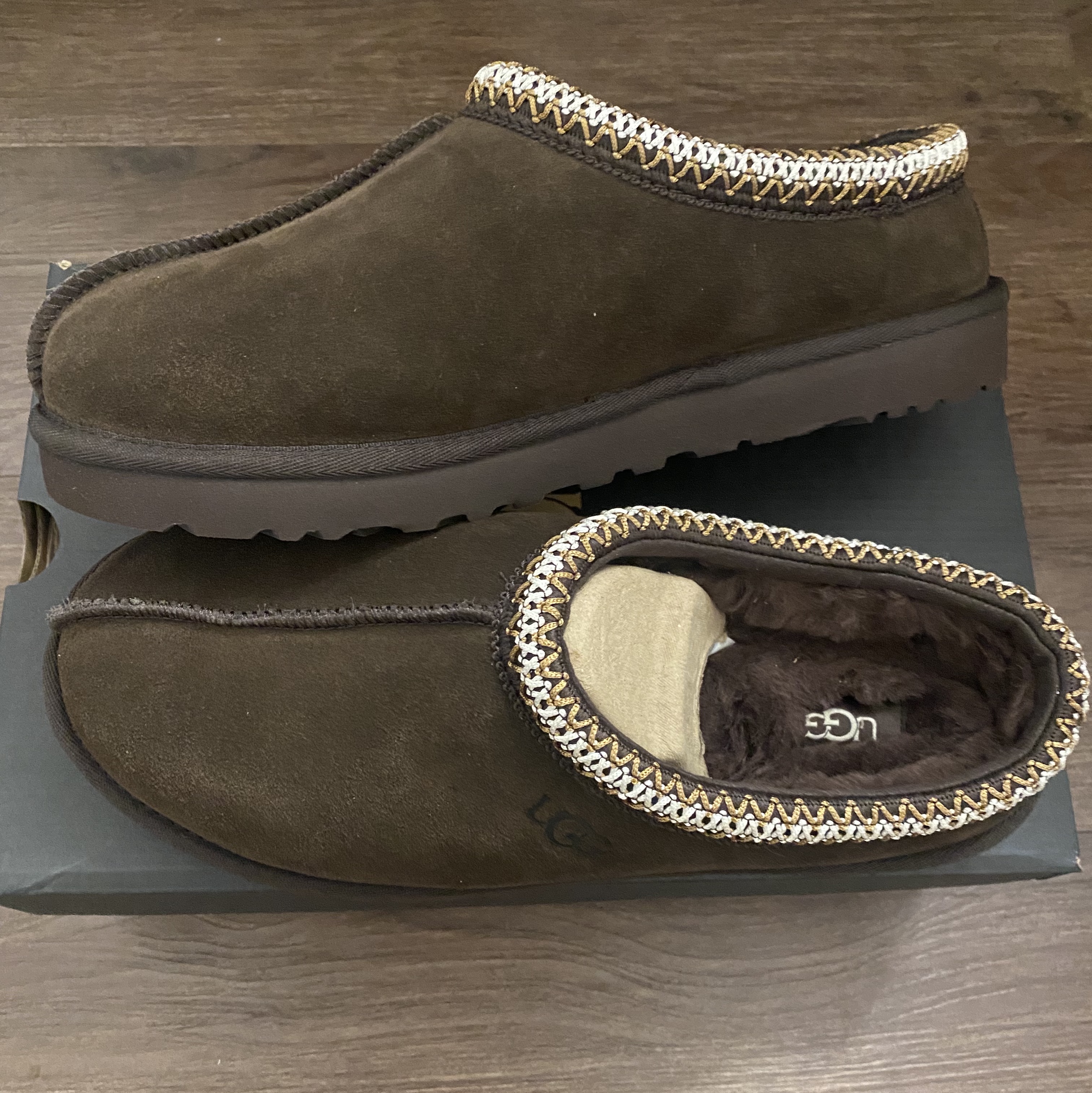 UGG Tasman Slipper Dusted Cocoa 착용 스타일