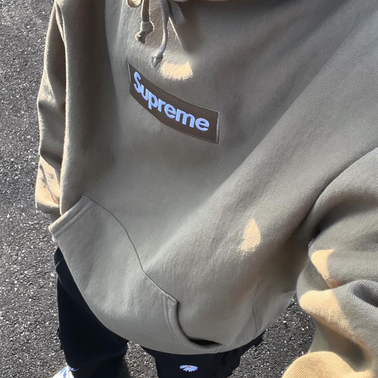 Supreme Box Logo Hooded Sweatshirt Black - 23FW, Supreme Box Logo Hooded Sweatshirt Blue - 23FW 착용 스타일 - 4