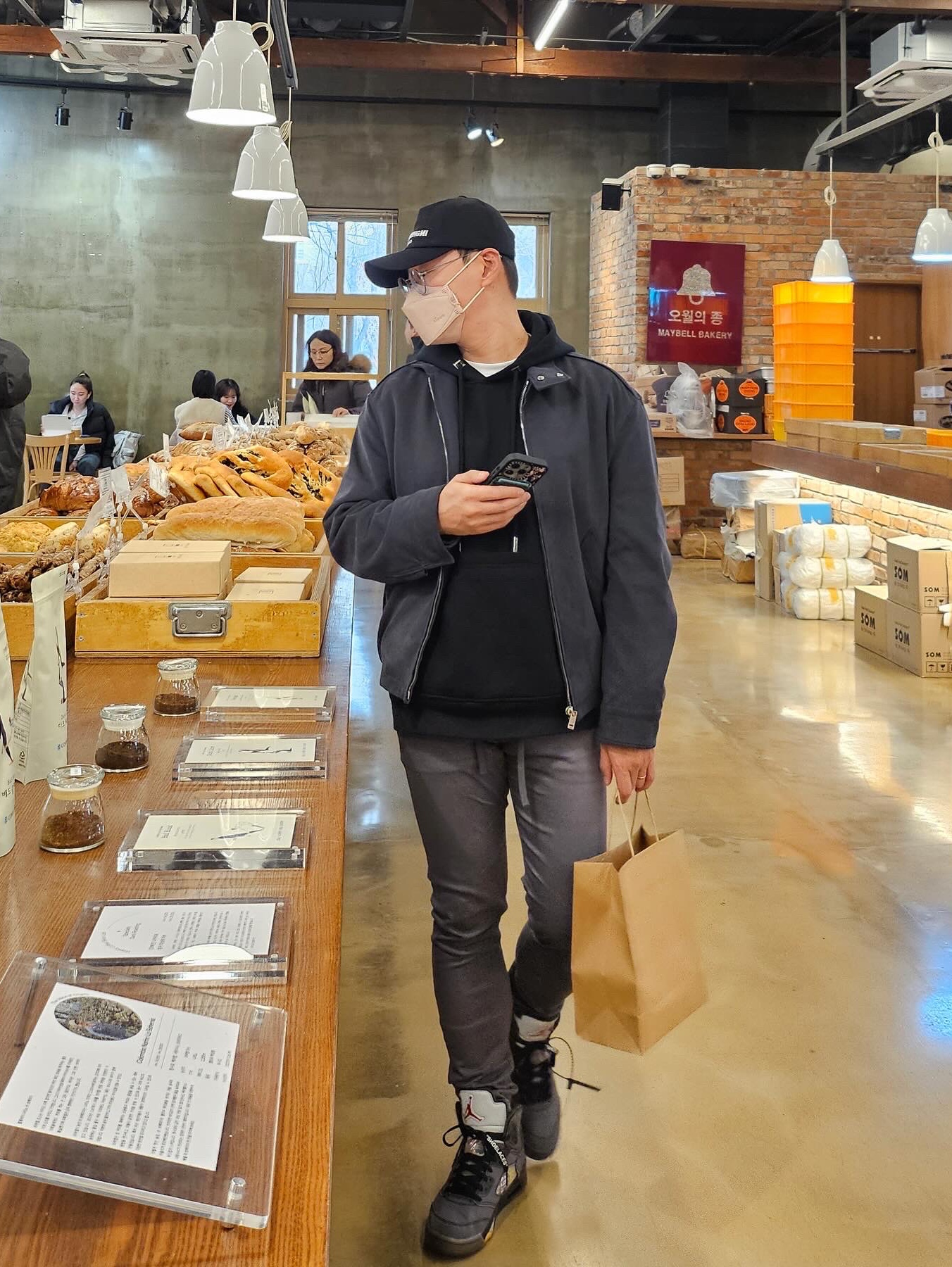 Wooyoungmi Embroidered Ball Cap Black, Wooyoungmi Feather Back Logo Hooded Sweatshirt Black - 23SS 착용 스타일 - 1