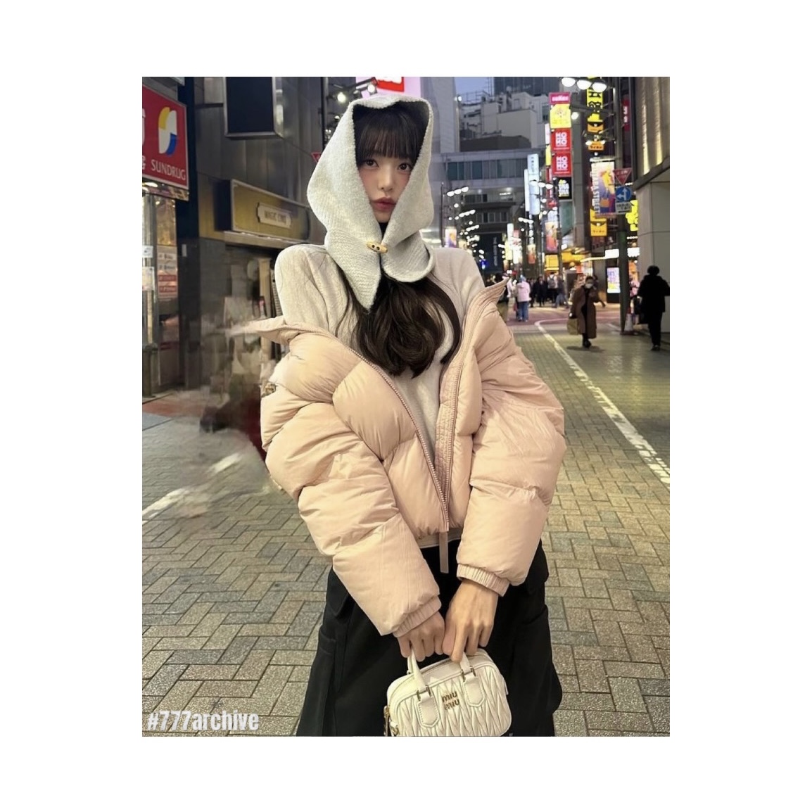 Miu Miu Matelasse Nappa Leather Top Handle Mini Bag White 착용 스타일 - 2
