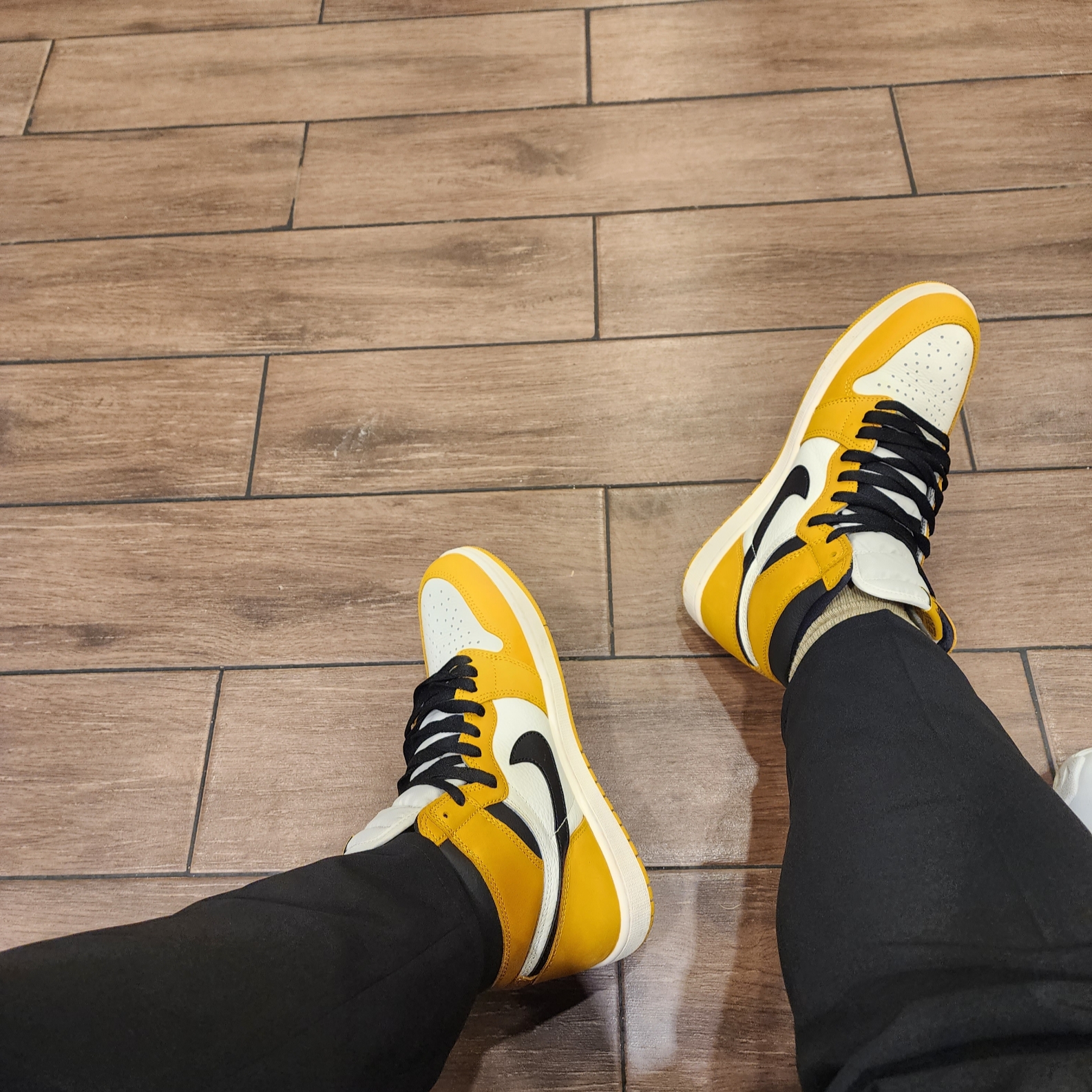 Jordan 1 Retro High OG Yellow Ochre 착용 스타일