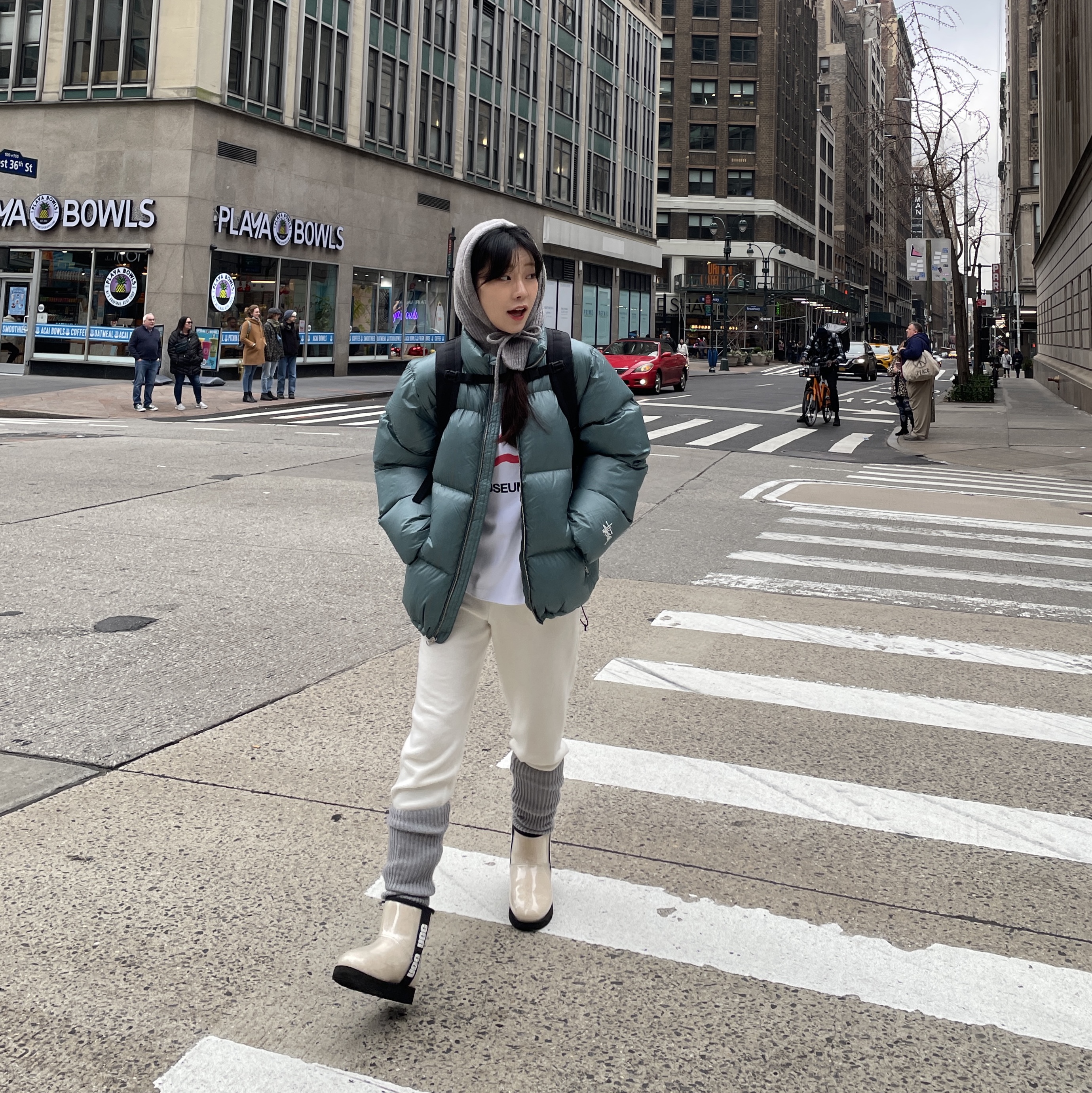 Stussy Down Puffer Parachute Ripstop Powder Blue, (W) UGG Classic Clear Mini Boots Natural Black 착용 스타일 - 1