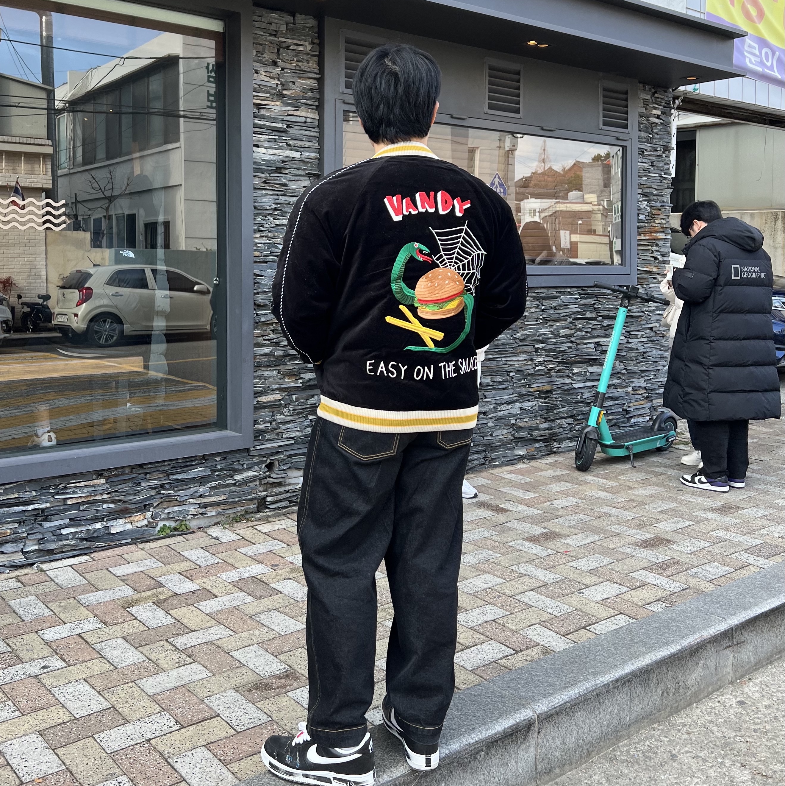 Vandy The Pink Reversible Sukajan Jacket Brown, Nike x Peaceminusone Air Force 1 Low Para-Noise 착용 스타일