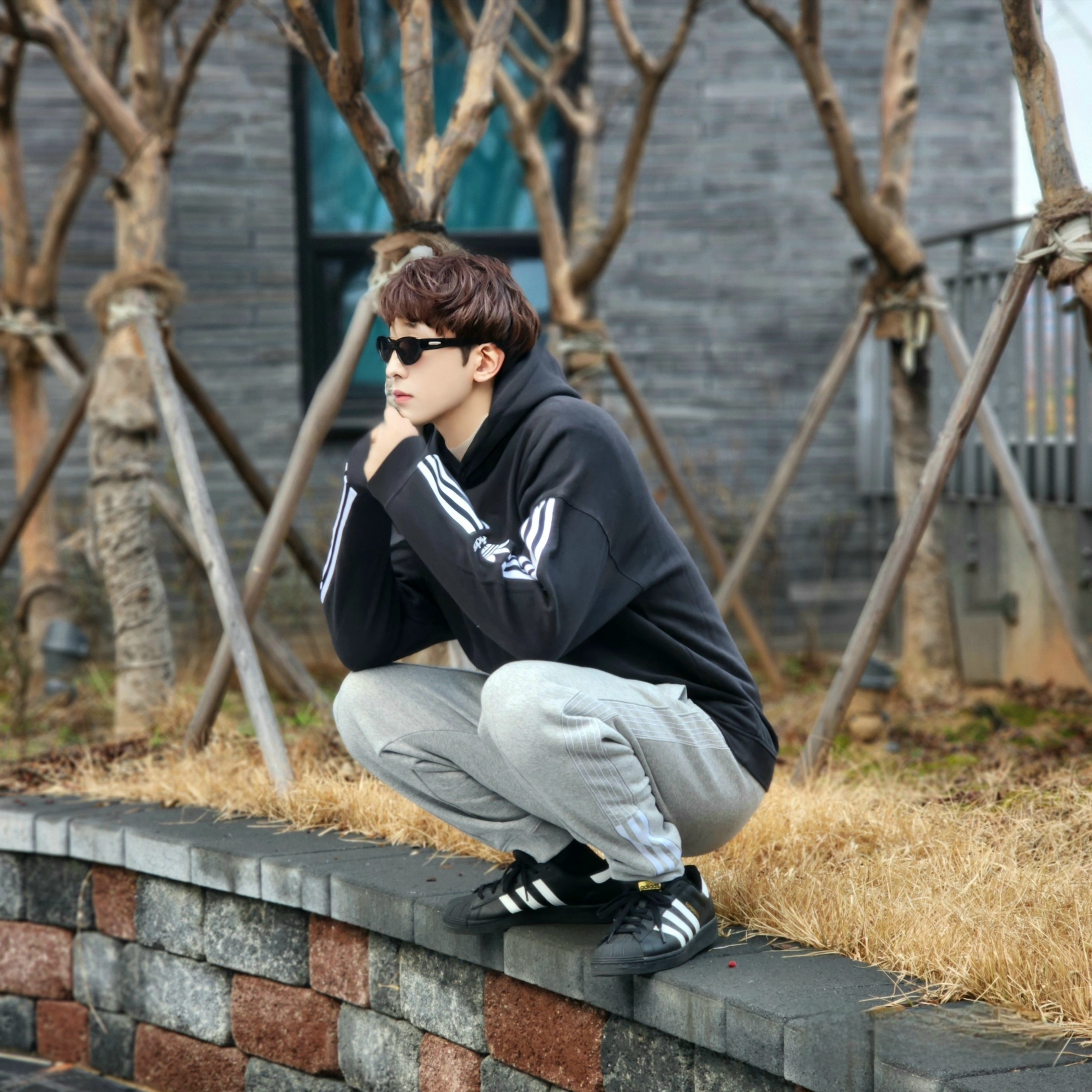 Adidas Superstar Core Black White 착용 스타일 - 7