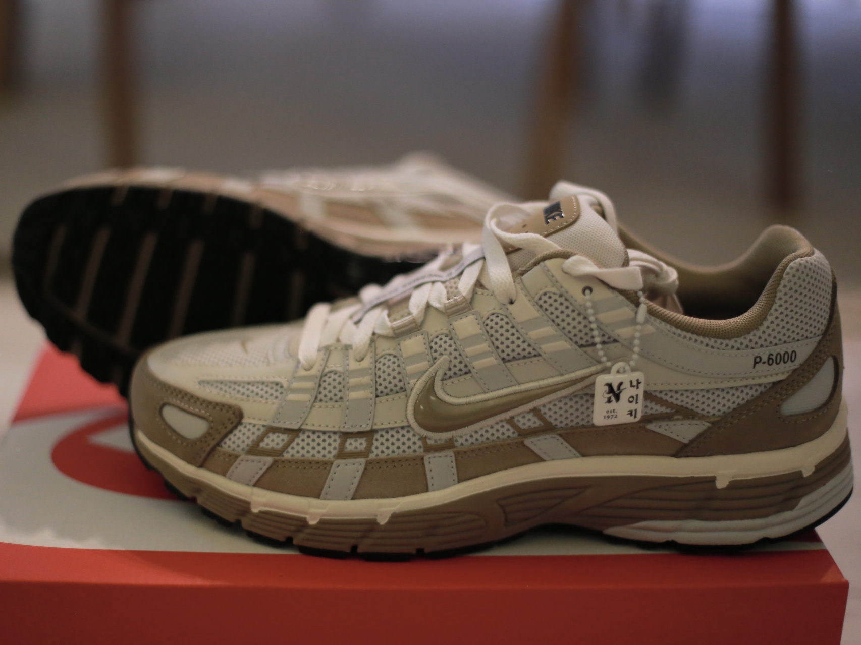 Nike P-6000 PRM Hangul Day Photon Dust Khaki 착용 스타일 - 4