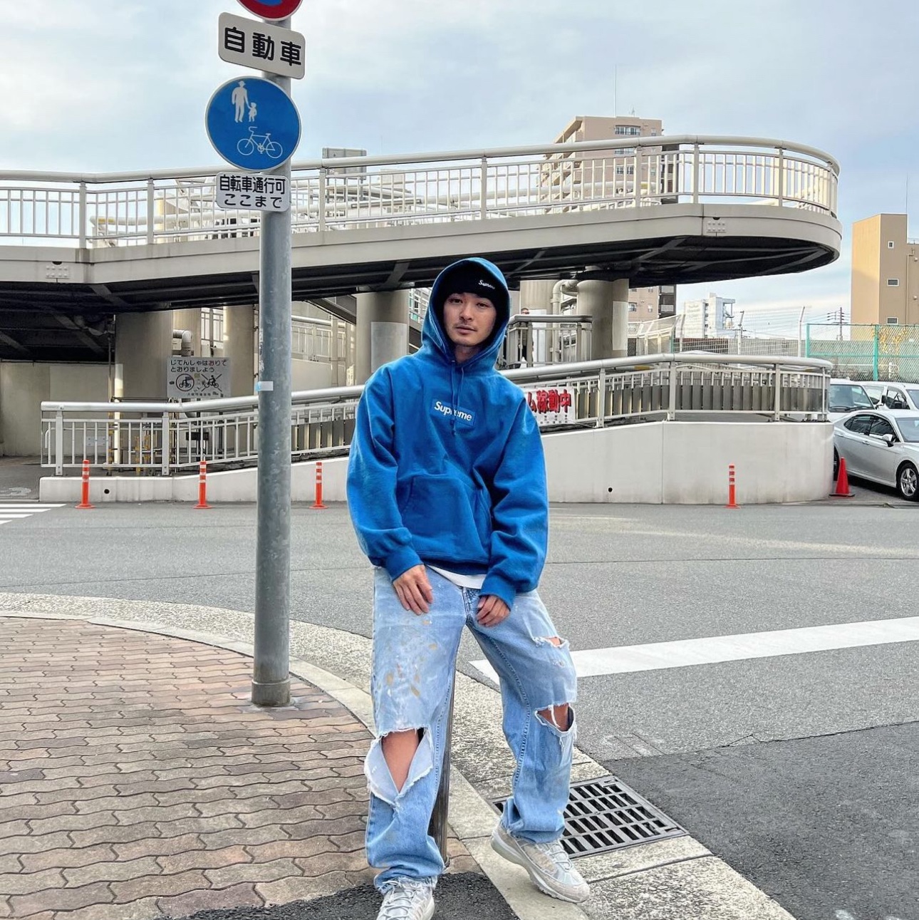 Supreme Box Logo Hooded Sweatshirt Black - 23FW, Supreme Box Logo Hooded Sweatshirt Blue - 23FW 착용 스타일 - 3