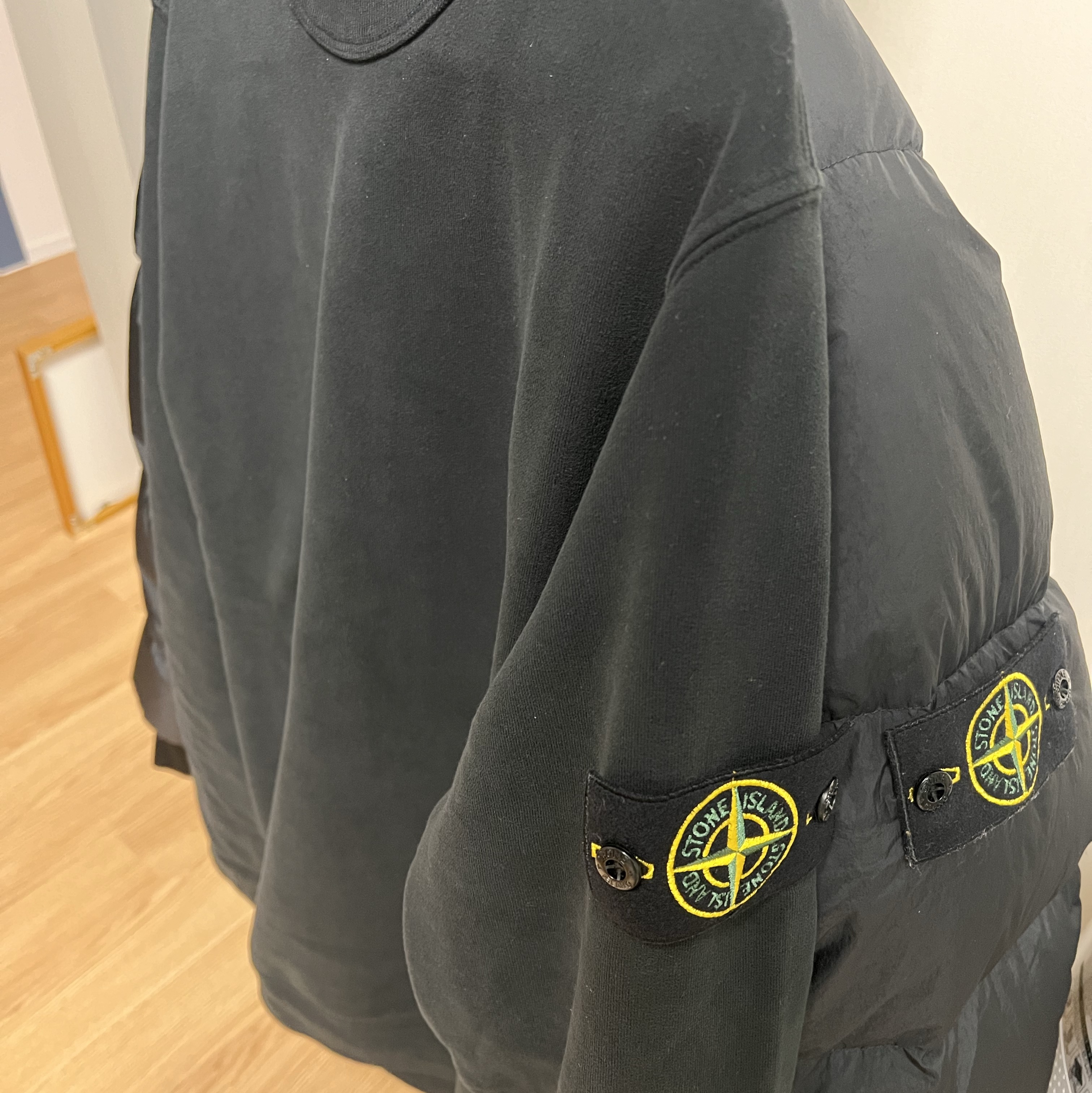 Stone Island 62420 Brushed Cotton Fleece Garment Dyed Crewneck Sweatshirt Black - 23FW 착용 스타일