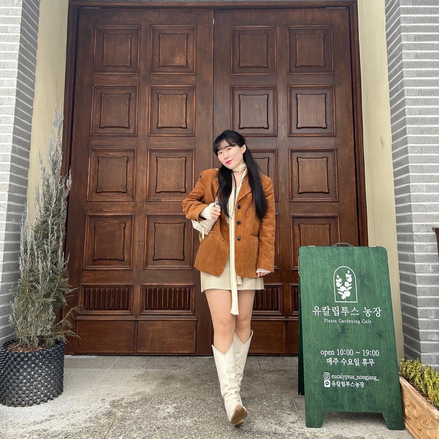 (W) 스와로브스키 댄싱 스완 네클리스 화이트 로듐 플래팅 착용 스타일 - 3