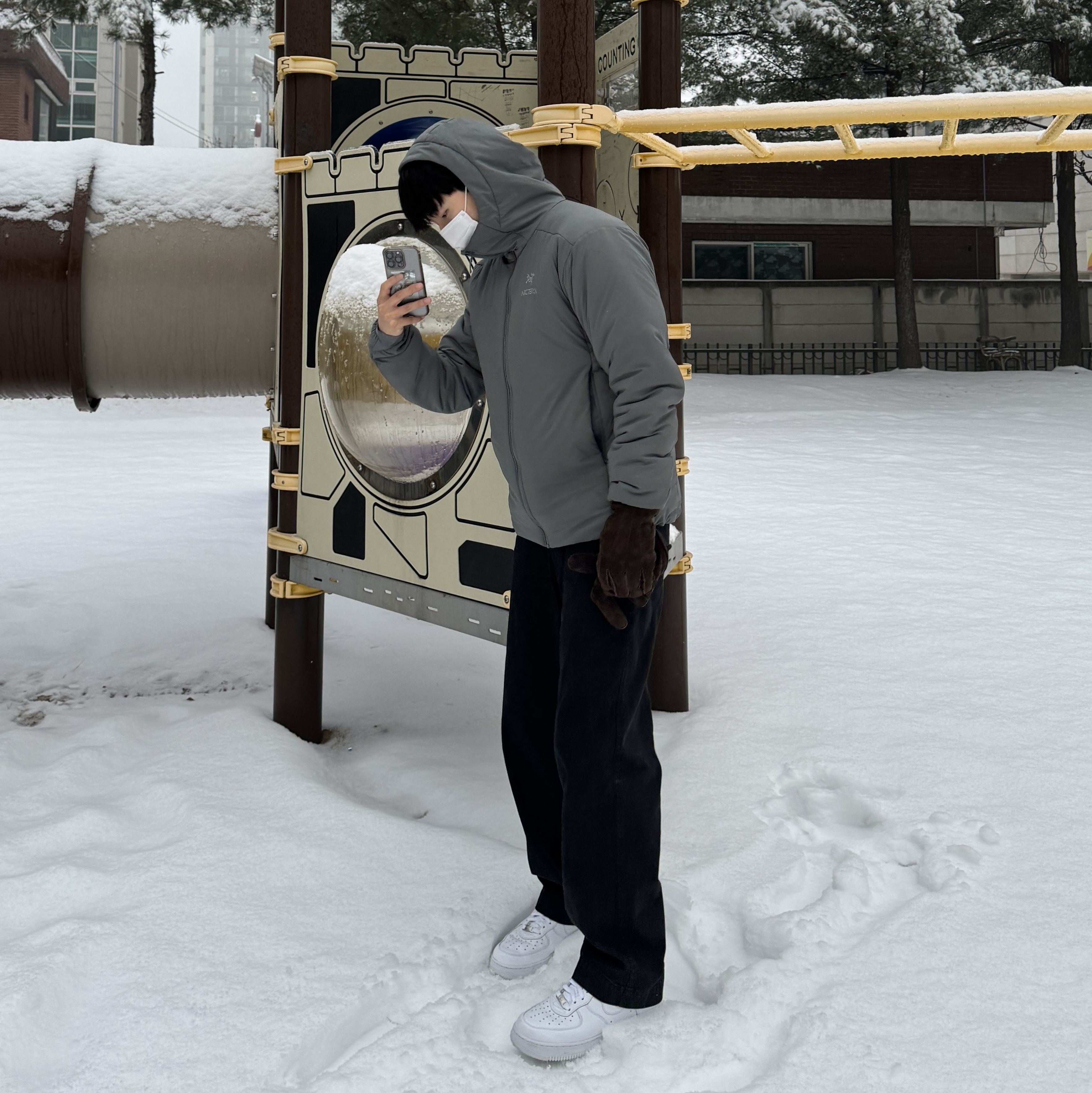 Arc'teryx Atom AR Hoody Microchip, Nike x Supreme Air Force 1 Low White 착용 스타일 - 2