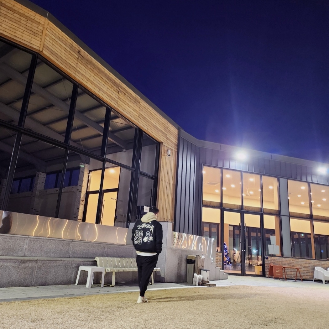 Nike x Stussy Reversible Jacket Black (FJ9153-010), Nike x Off-White NRG Fleece Hoodie Khaki - Asia 착용 스타일 - 1