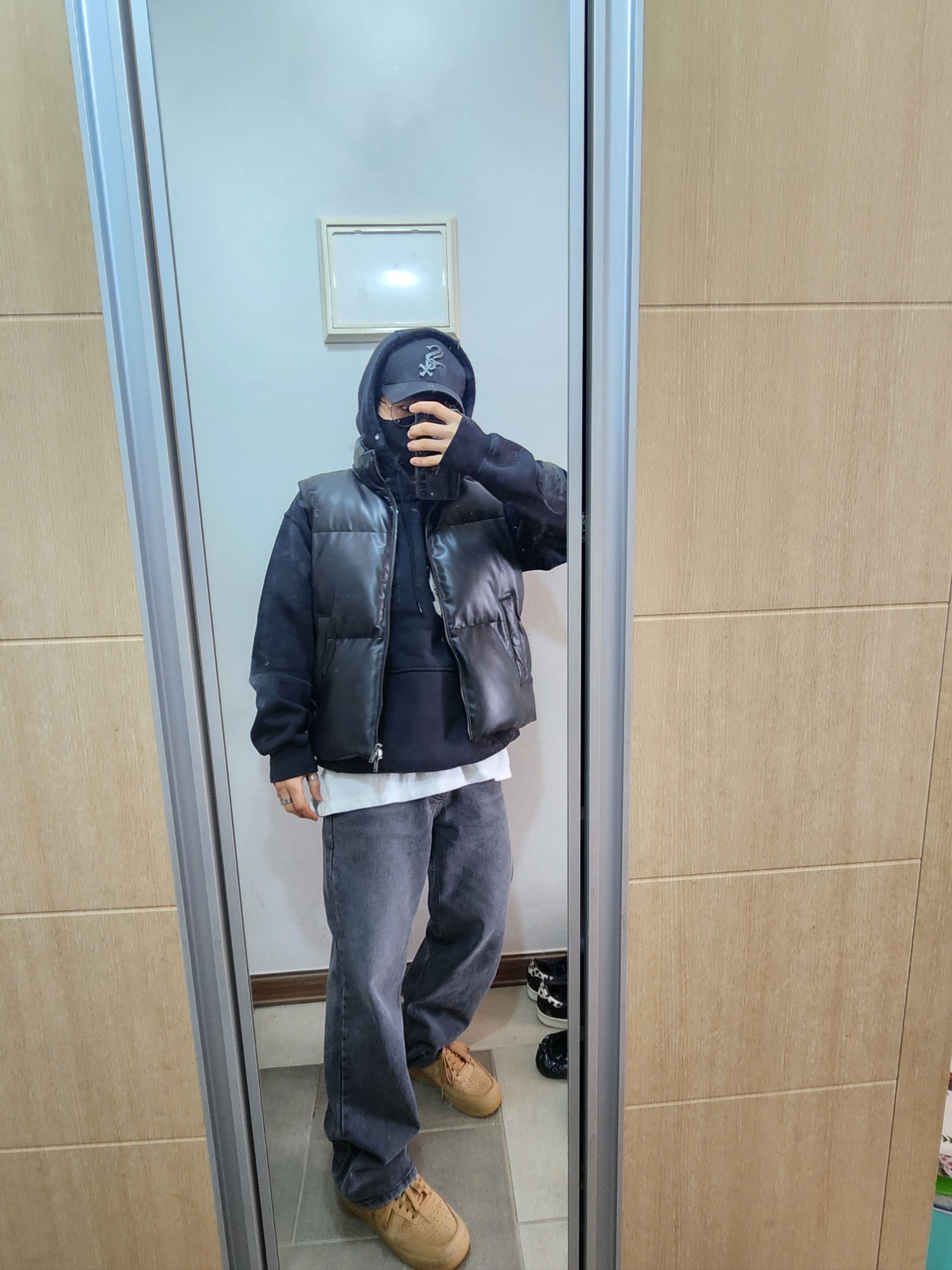 Nike Air Force 1 '07 WB Flax, Nike x Travis Scott NRG AG Utility Hoodie Black 착용 스타일