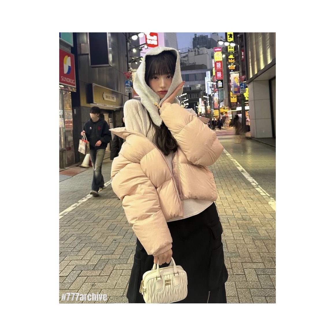 Miu Miu Matelasse Nappa Leather Top Handle Mini Bag White 착용 스타일 - 1