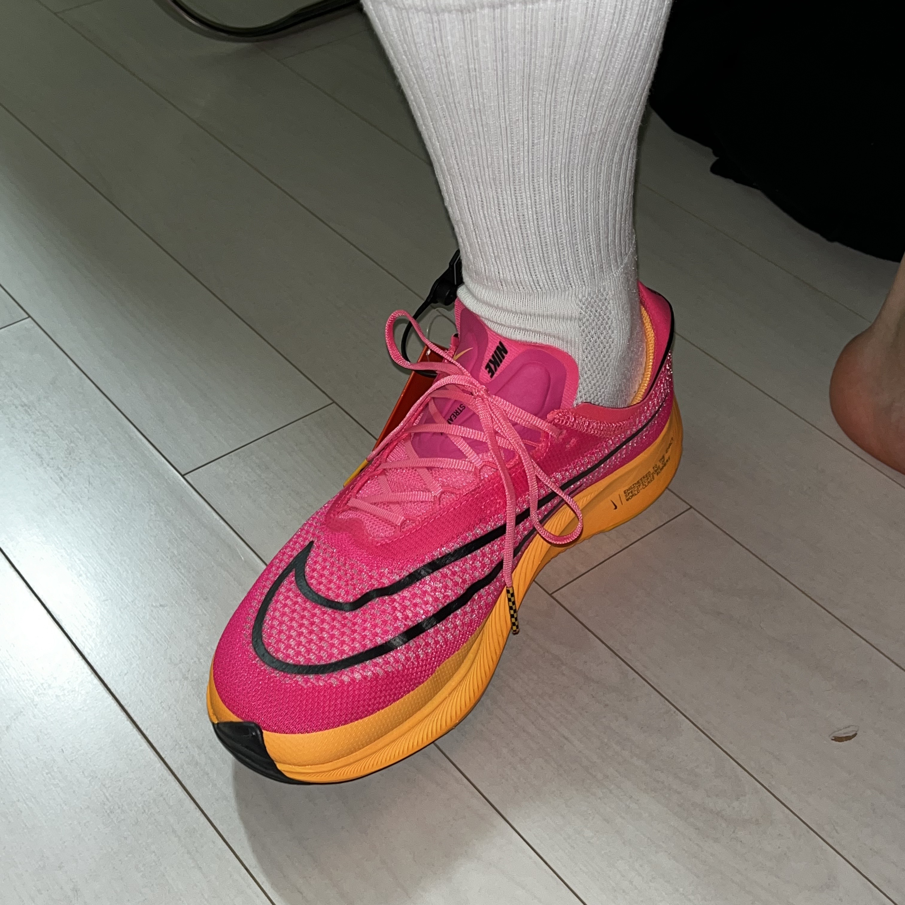 Nike ZoomX Streakfly Hyper Pink Laser Orange 착용 스타일