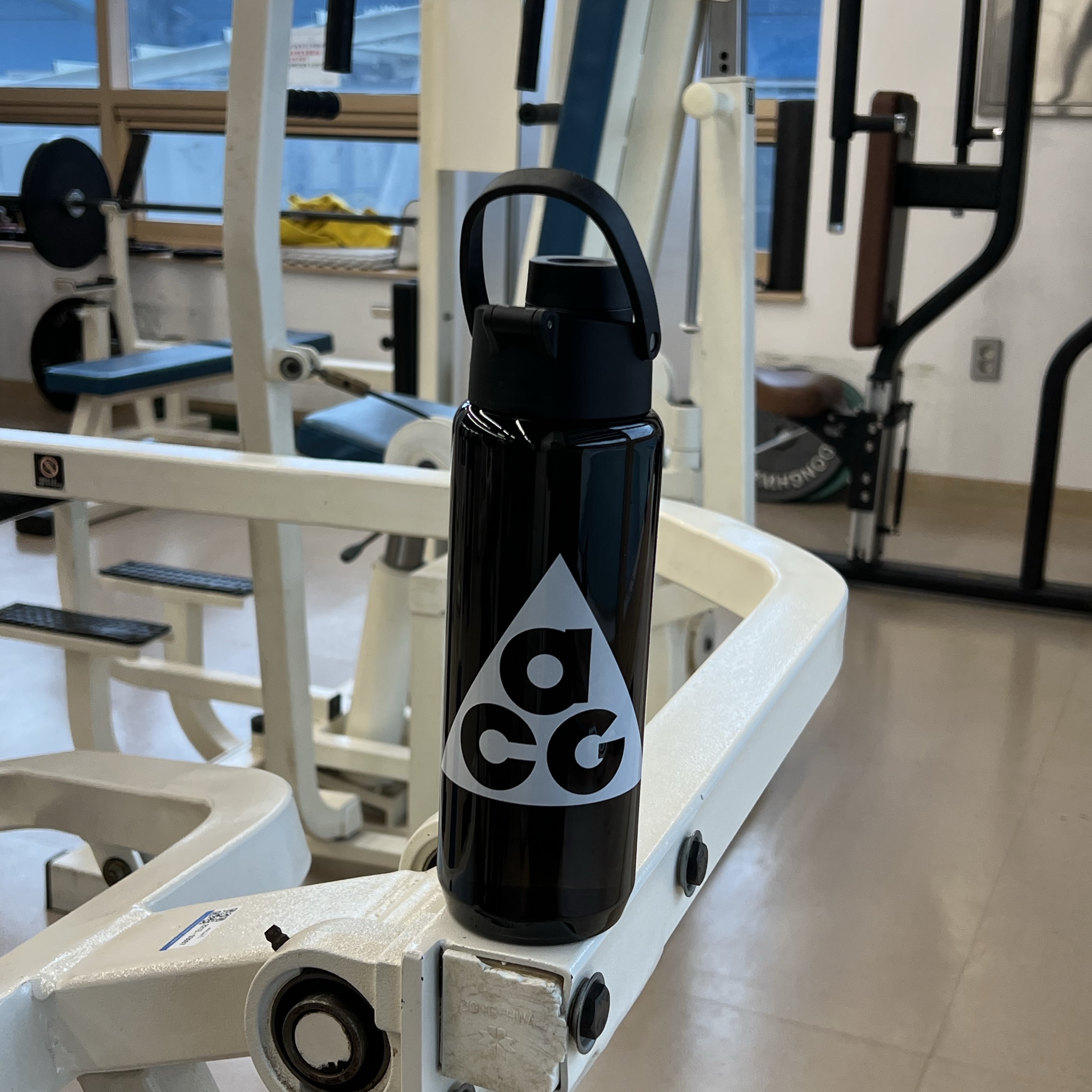 Nike ACG Tritan Renew Recharge Chug Bottle 710ml Black 착용 스타일