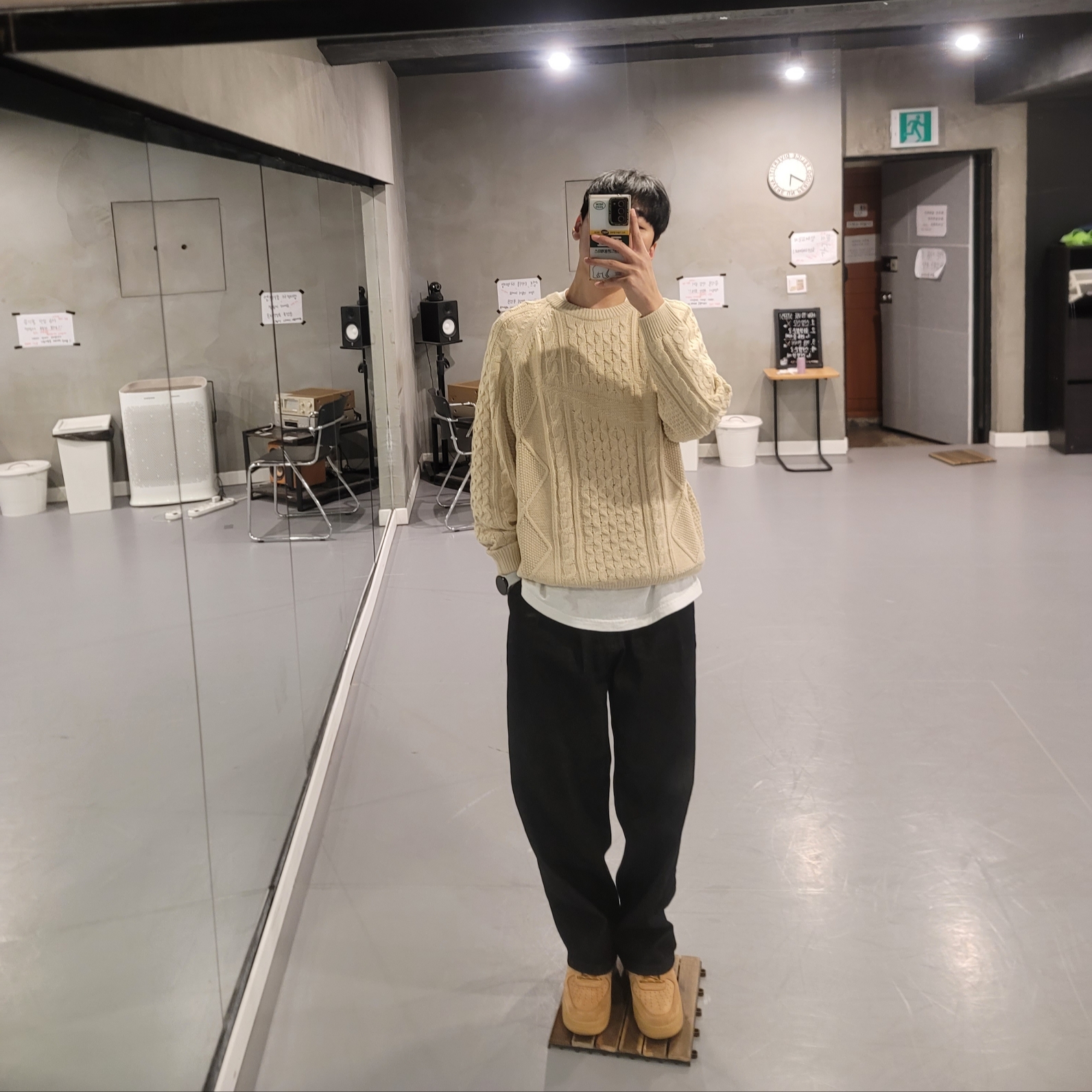 Nike Air Force 1 '07 WB Flax, Nike Cable Knit LS Sweater Rattan - Asia 착용 스타일