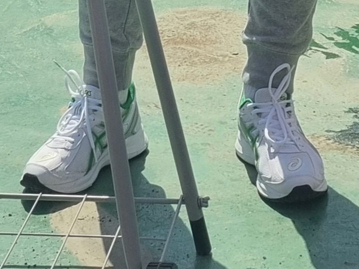 Asics Jog 100 S White Green - 2E Wide 착용 스타일