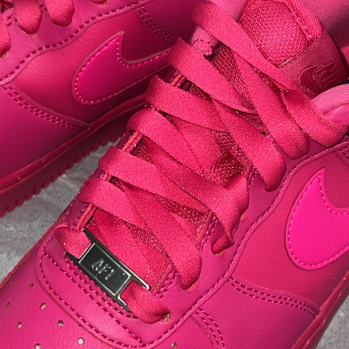 (W) Nike Air Force 1 '07 Fireberry Fierce Pink 착용 스타일