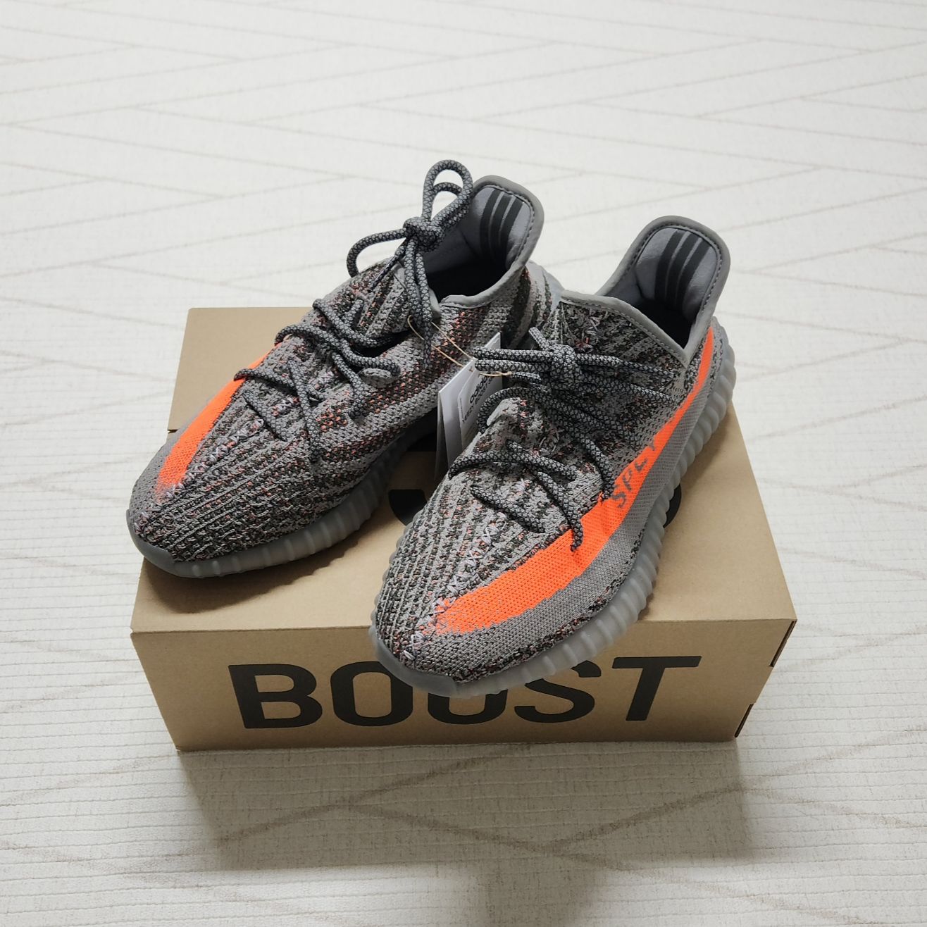 Adidas Yeezy Boost 350 V2 Beluga - Reflective 착용 스타일 - 1