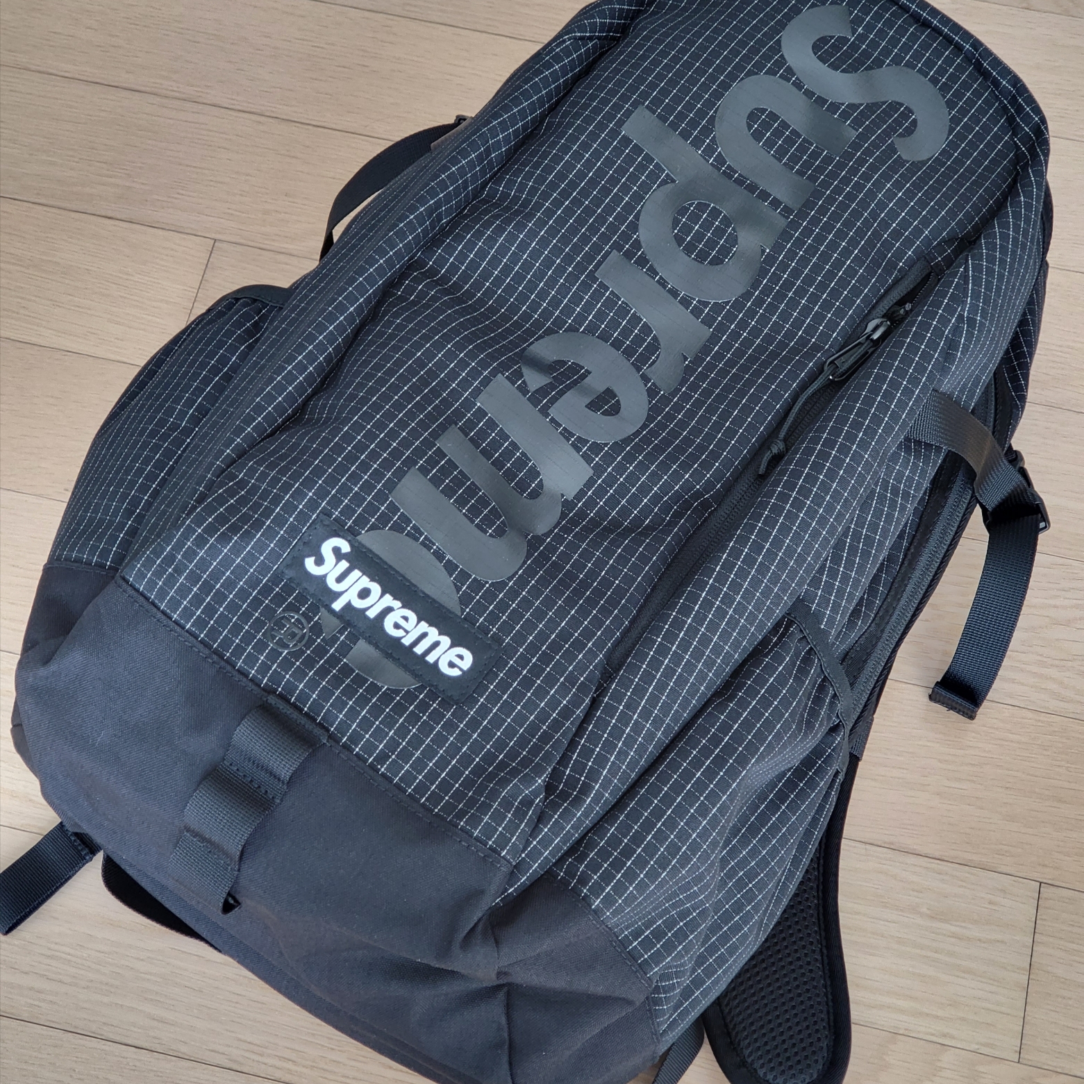 Supreme Backpack Black - 24SS 착용 스타일