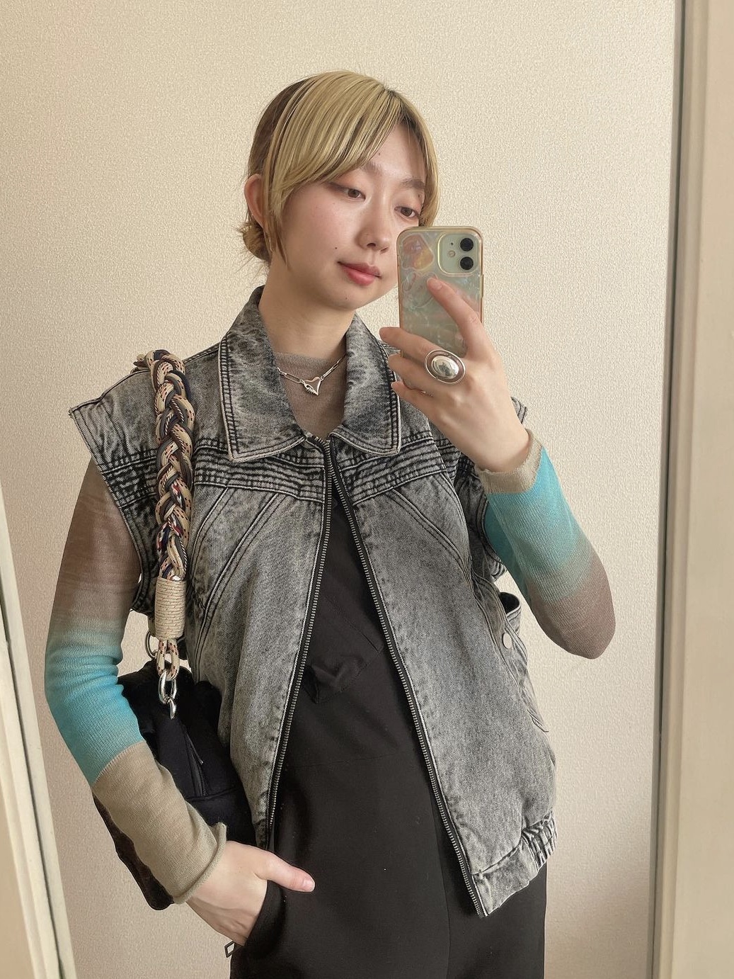 Perverze Women Double Face Knit Tops Blue 착용 스타일 - 1