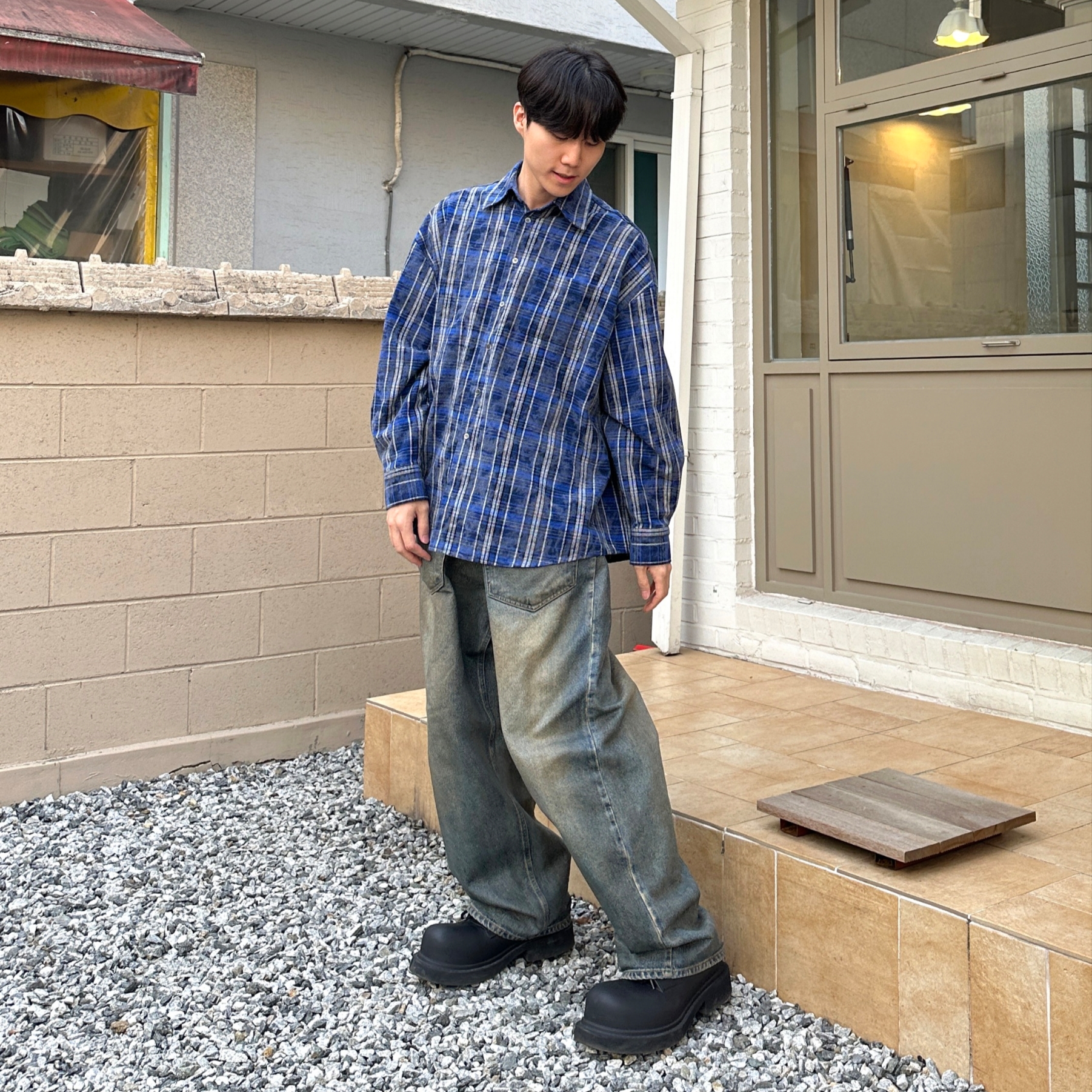 MJD Dirty Flannel Check Shirt Blue, Project G/R Coated Backward Denim Pants Blue 착용 스타일